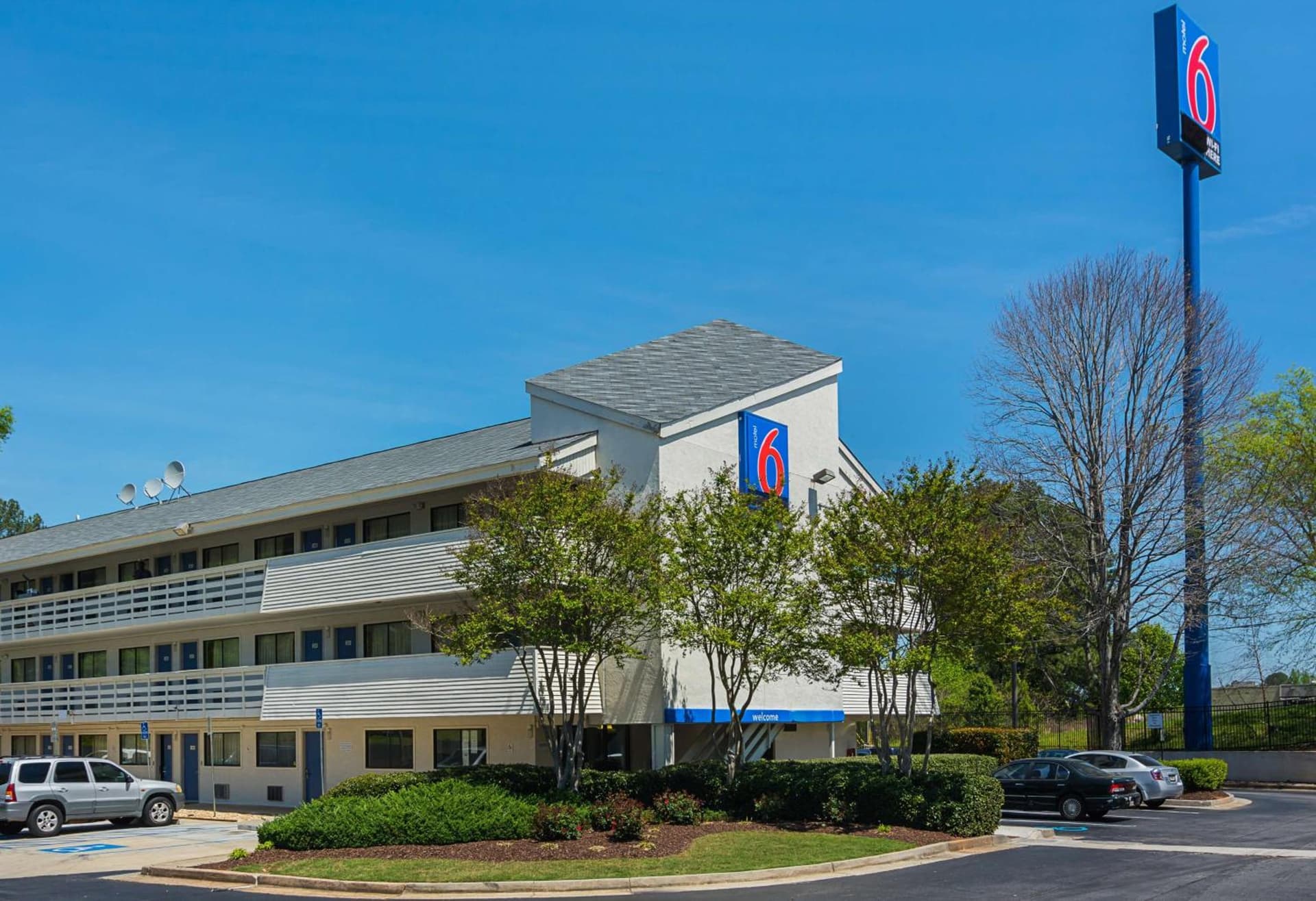 Motel 6-Tucker, GA - Atlanta Northeast featured exterior or lobby in Tucker, GA — similar hotel