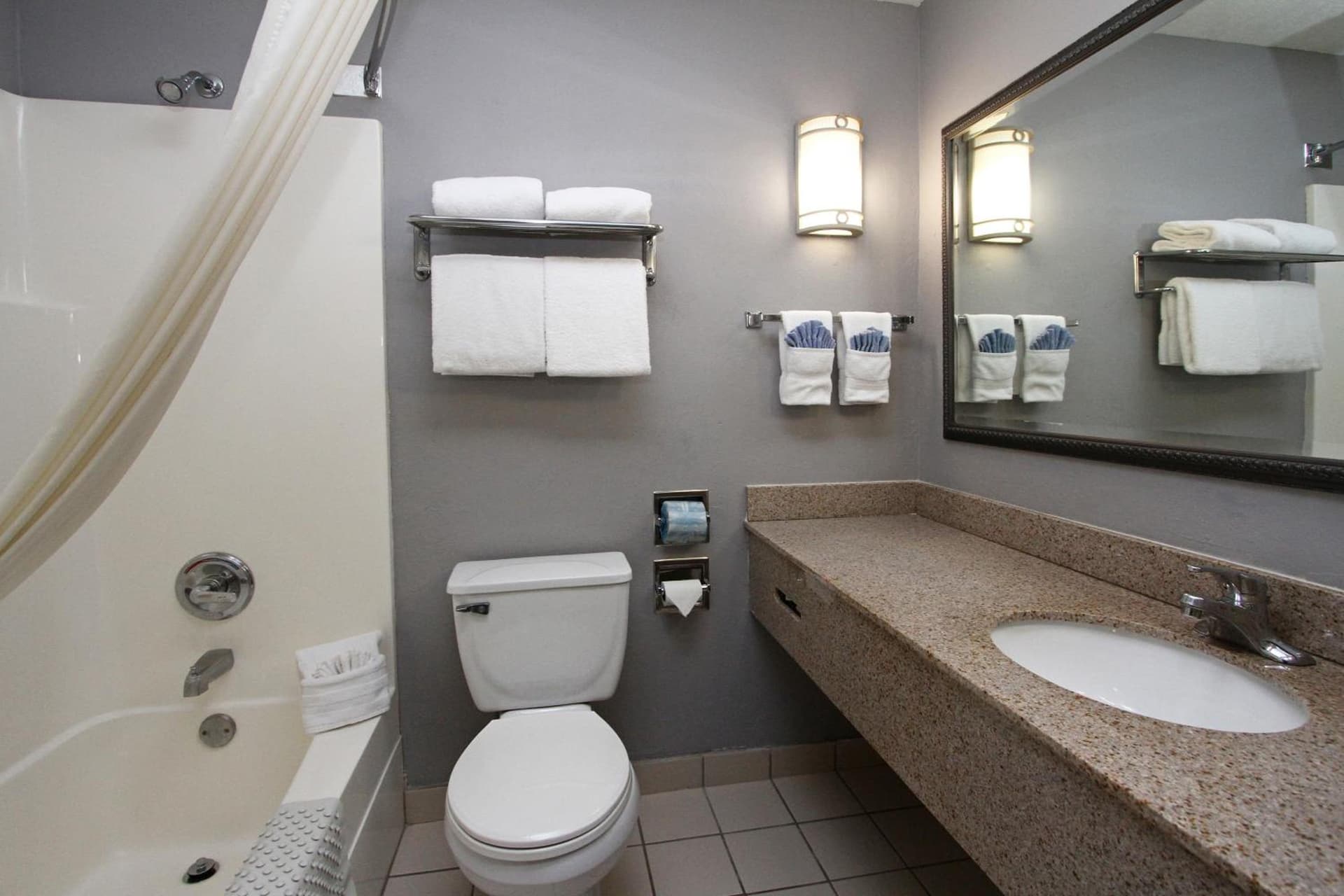 New Victorian Inn - Sioux City interior in Sioux City, IA — gallery photo 2
