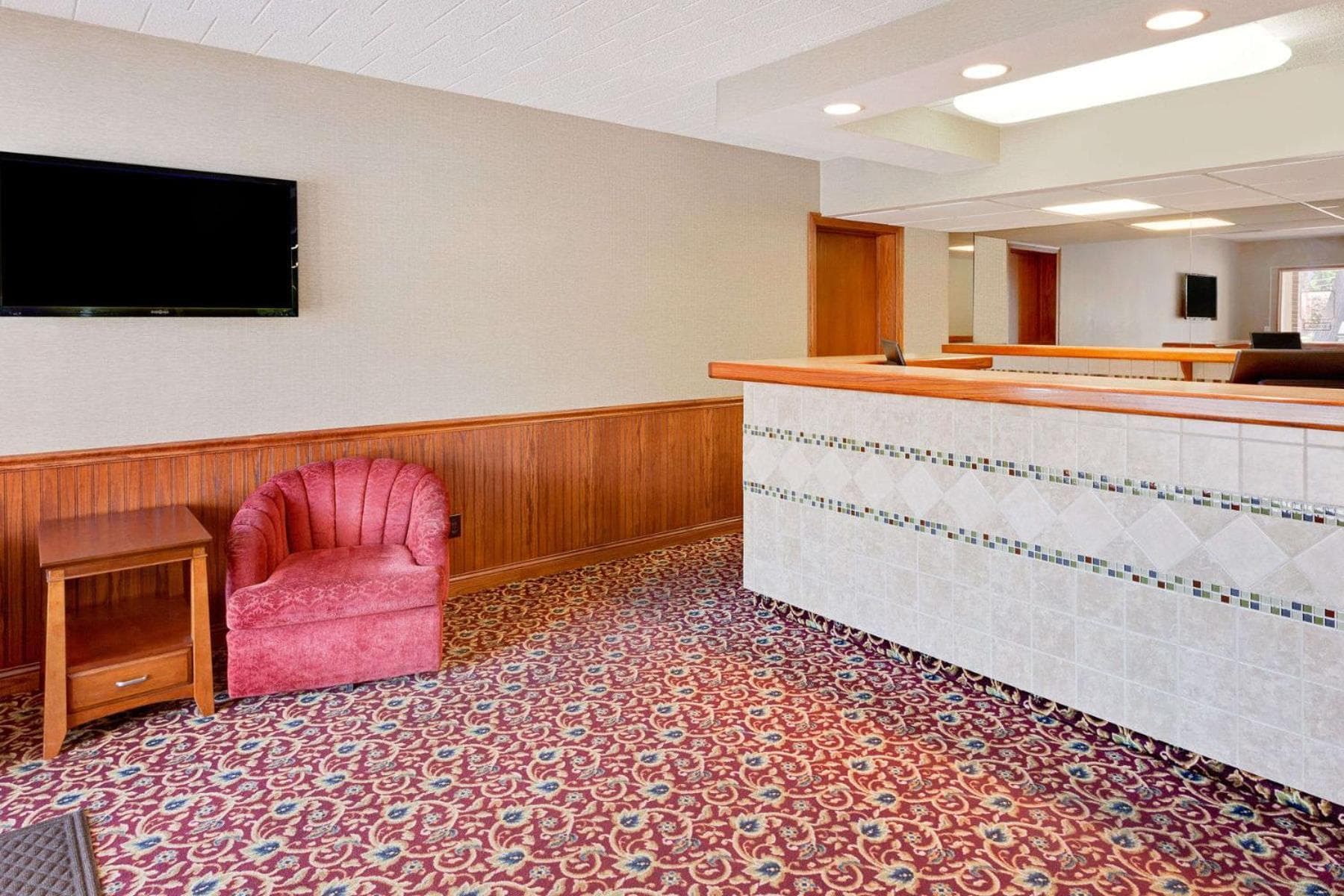 Super 8 by Wyndham Traverse City interior in Traverse City, MI — gallery photo 2