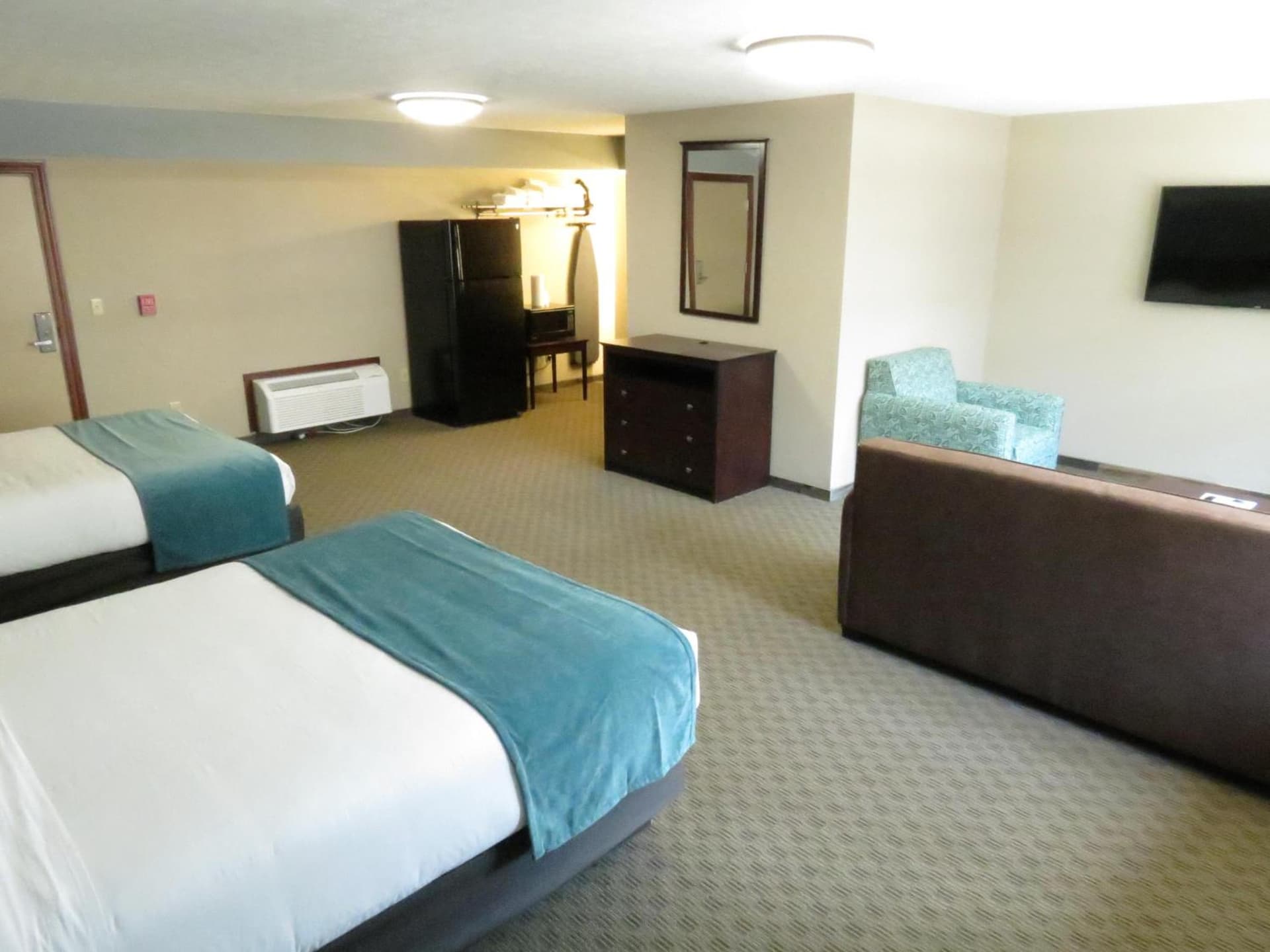 Edgewater Hotel and Suites interior in Put-in-Bay, OH — gallery photo 2