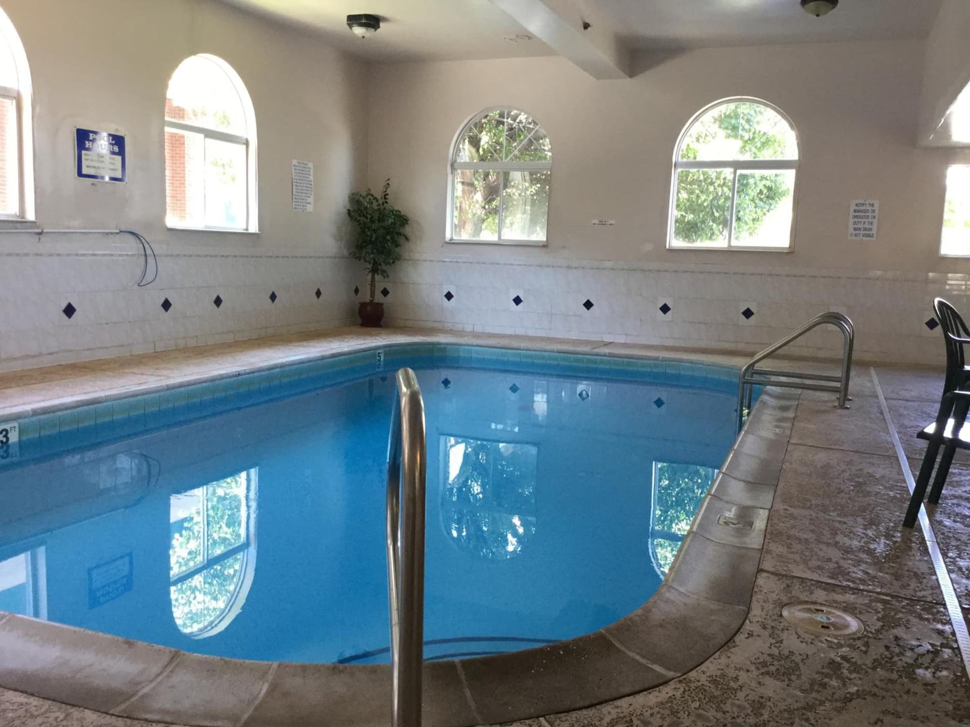 Americas Best Value Inn and Suites Saint Charles interior in St. Charles, MO — gallery photo 2