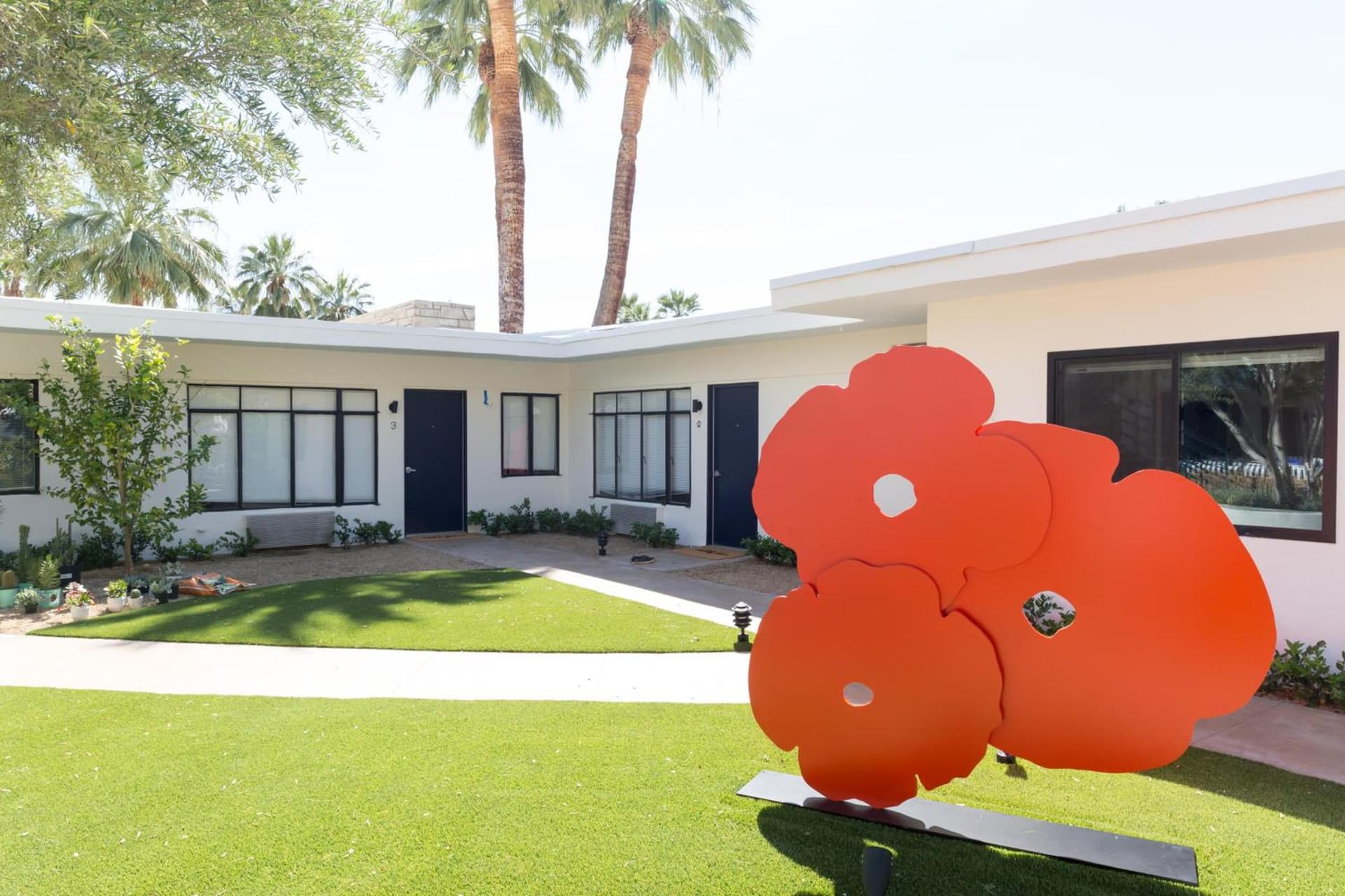 Holiday House Palm Springs gallery photo in Palm Springs, CA — image 5