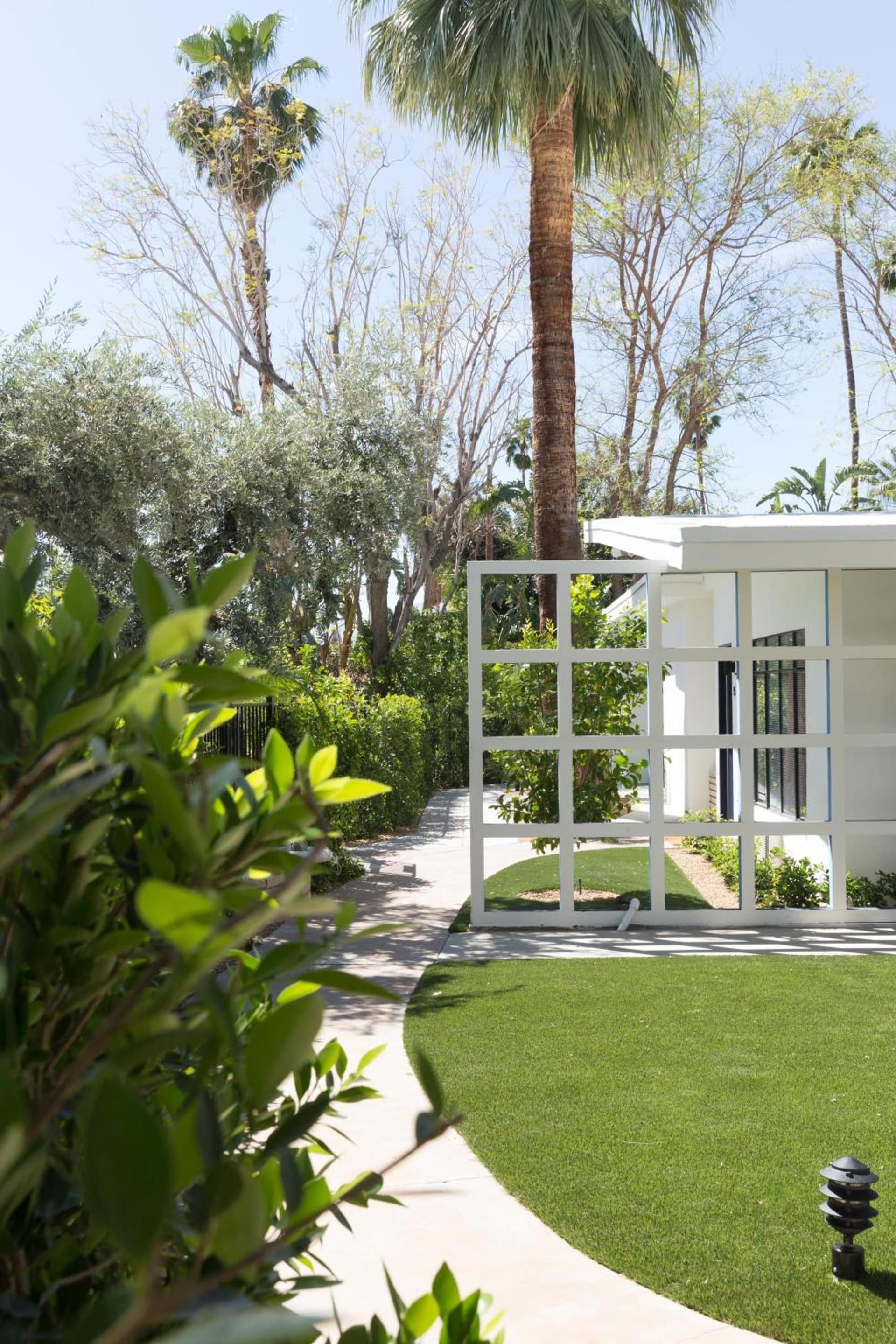 Holiday House Palm Springs gallery photo in Palm Springs, CA — image 31