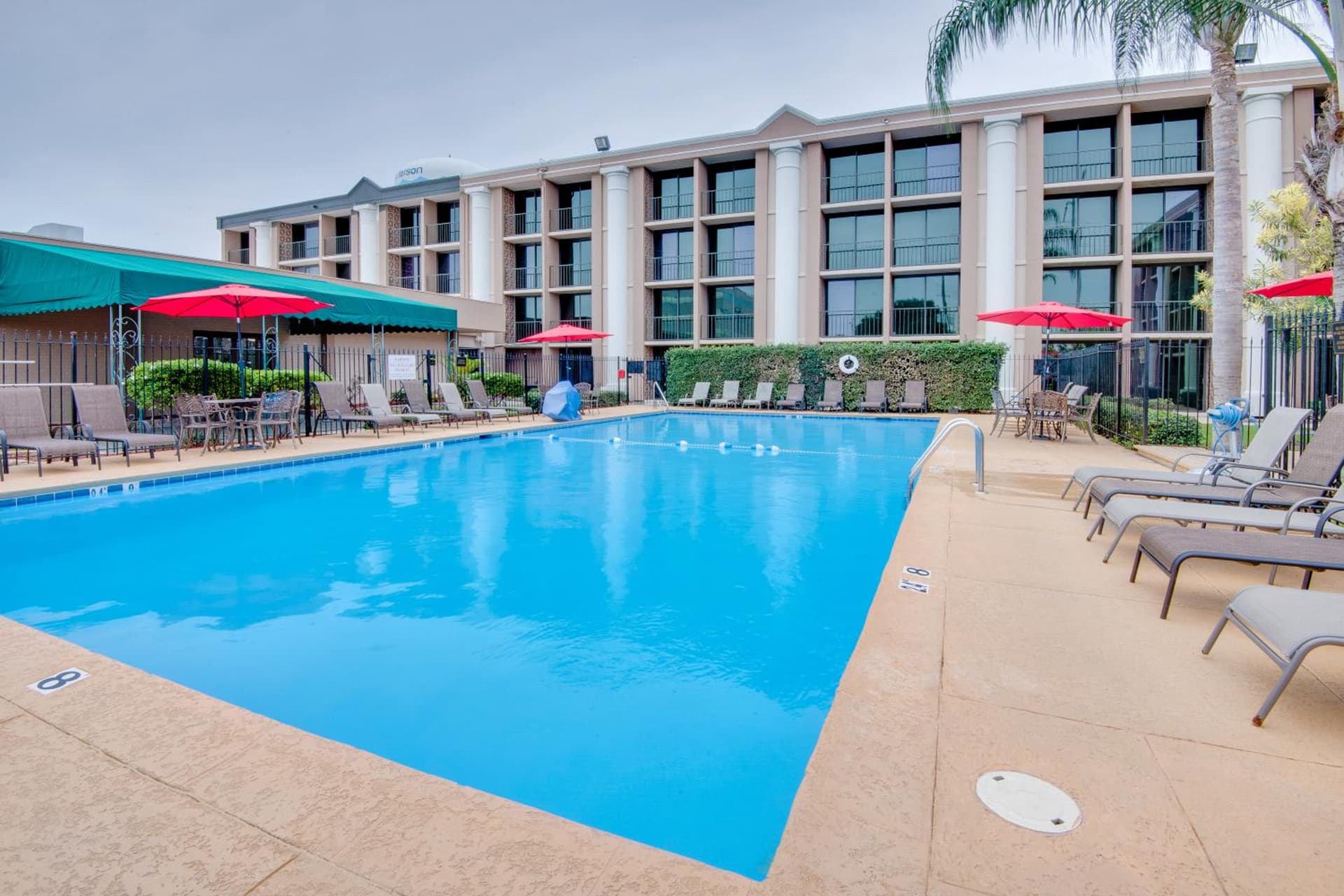 Ramada by Wyndham Metairie New Orleans Airport gallery photo in Metairie, LA — image 61
