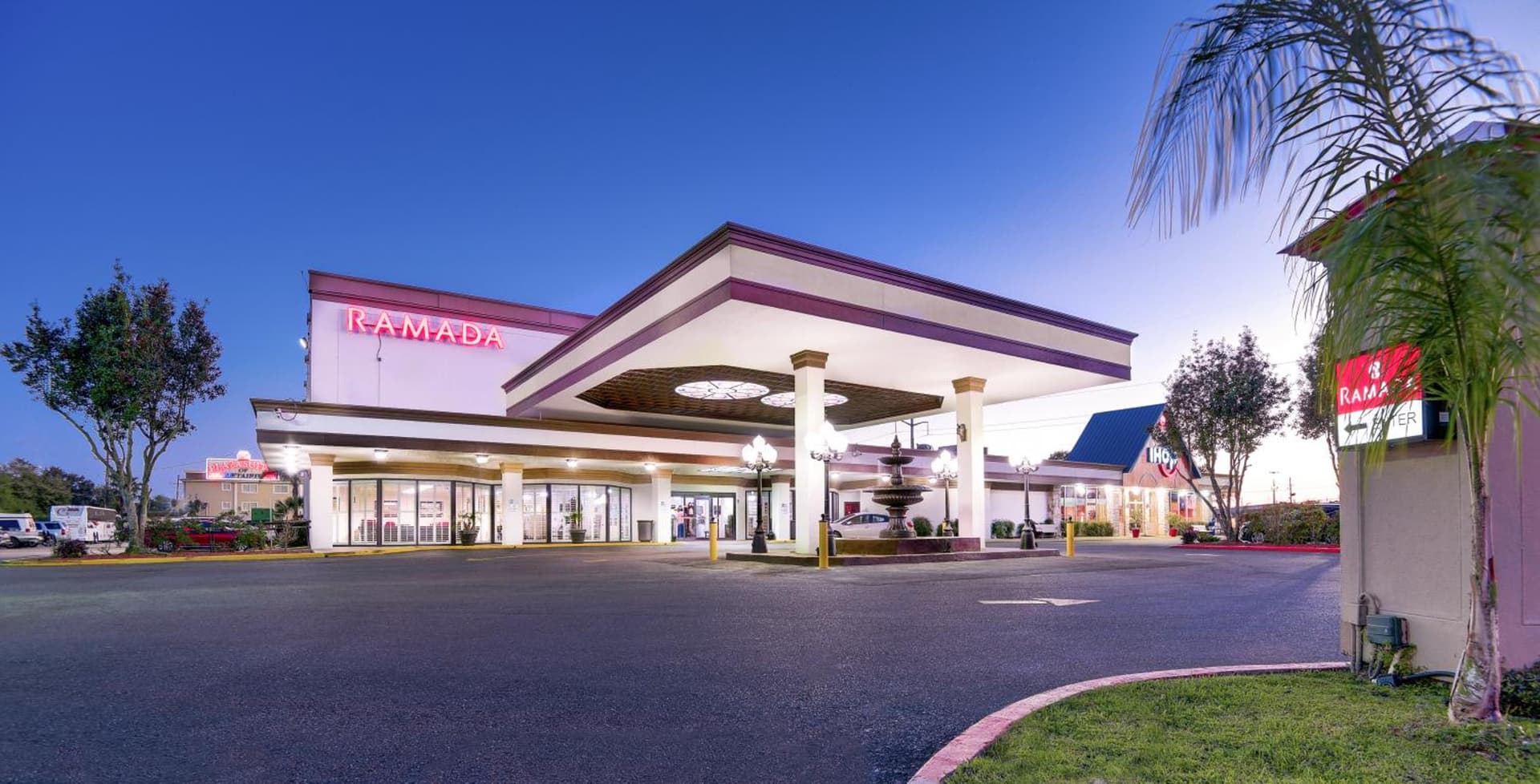 Ramada by Wyndham Metairie New Orleans Airport property views in Metairie, LA — gallery photo 3