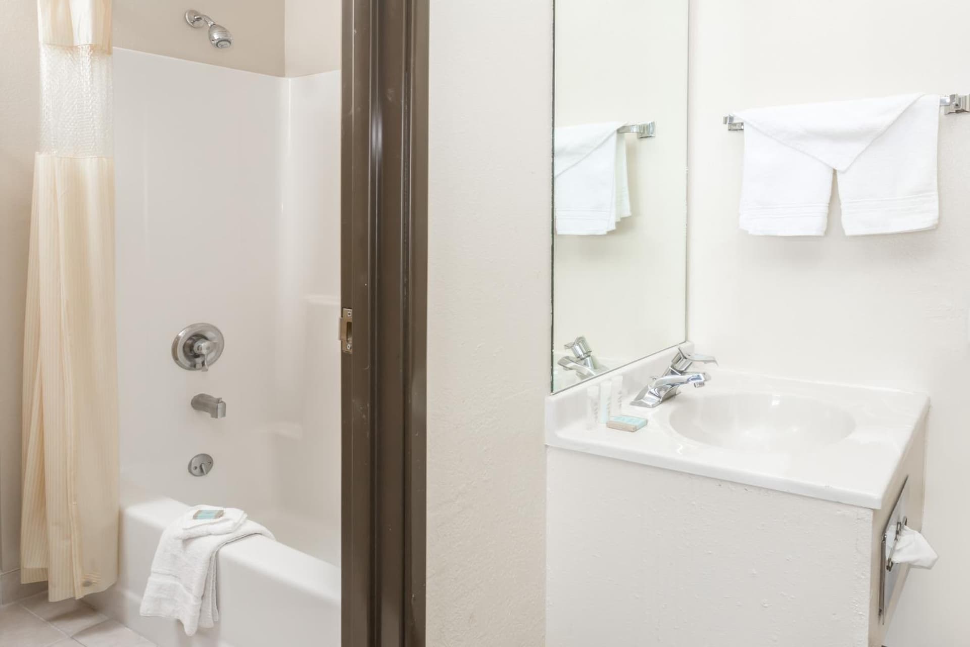 Travelodge by Wyndham Longmont gallery photo in Longmont, CO — image 8