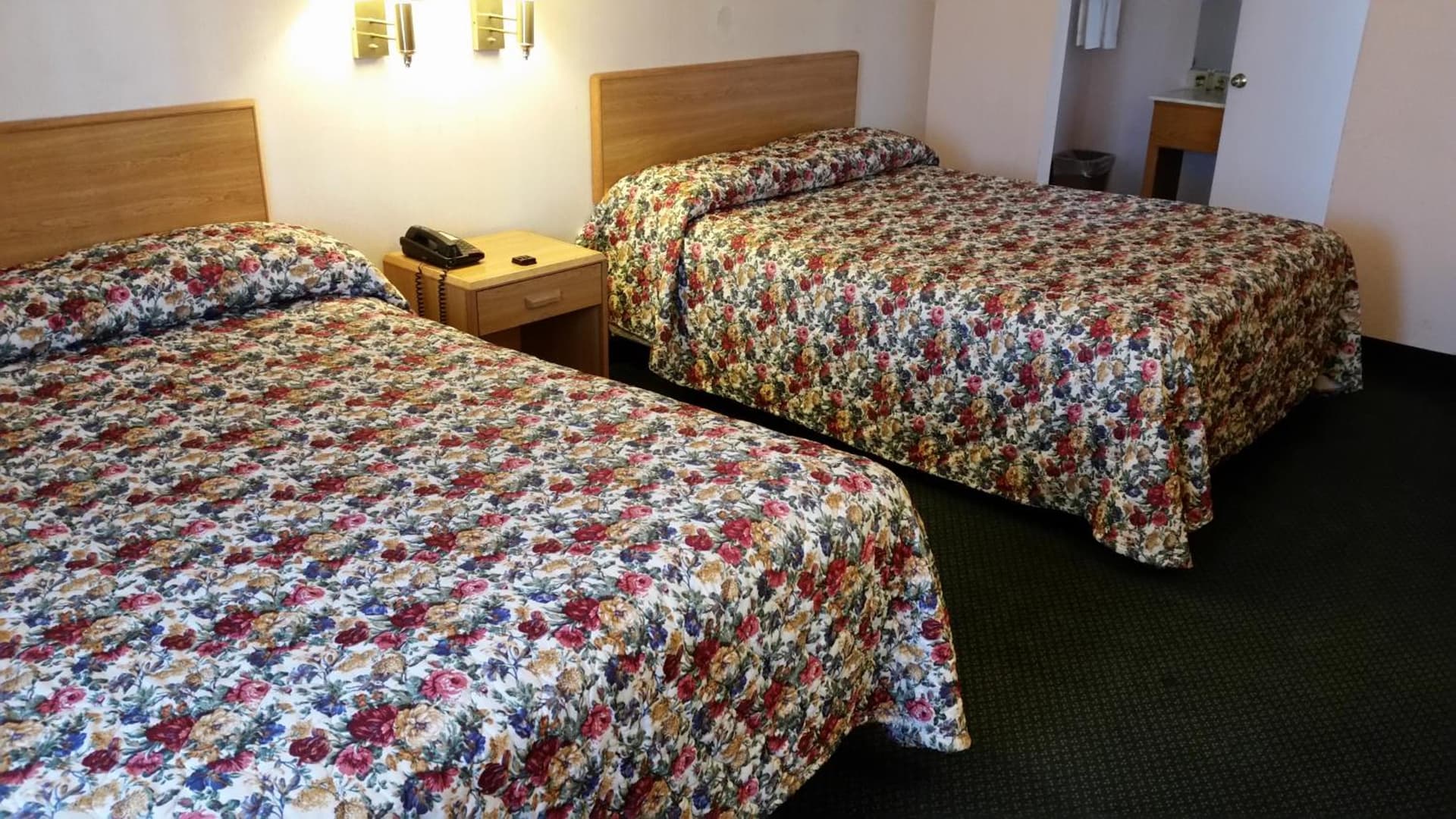 Economy Inn Motel property views in Sylmar, CA — gallery photo 3