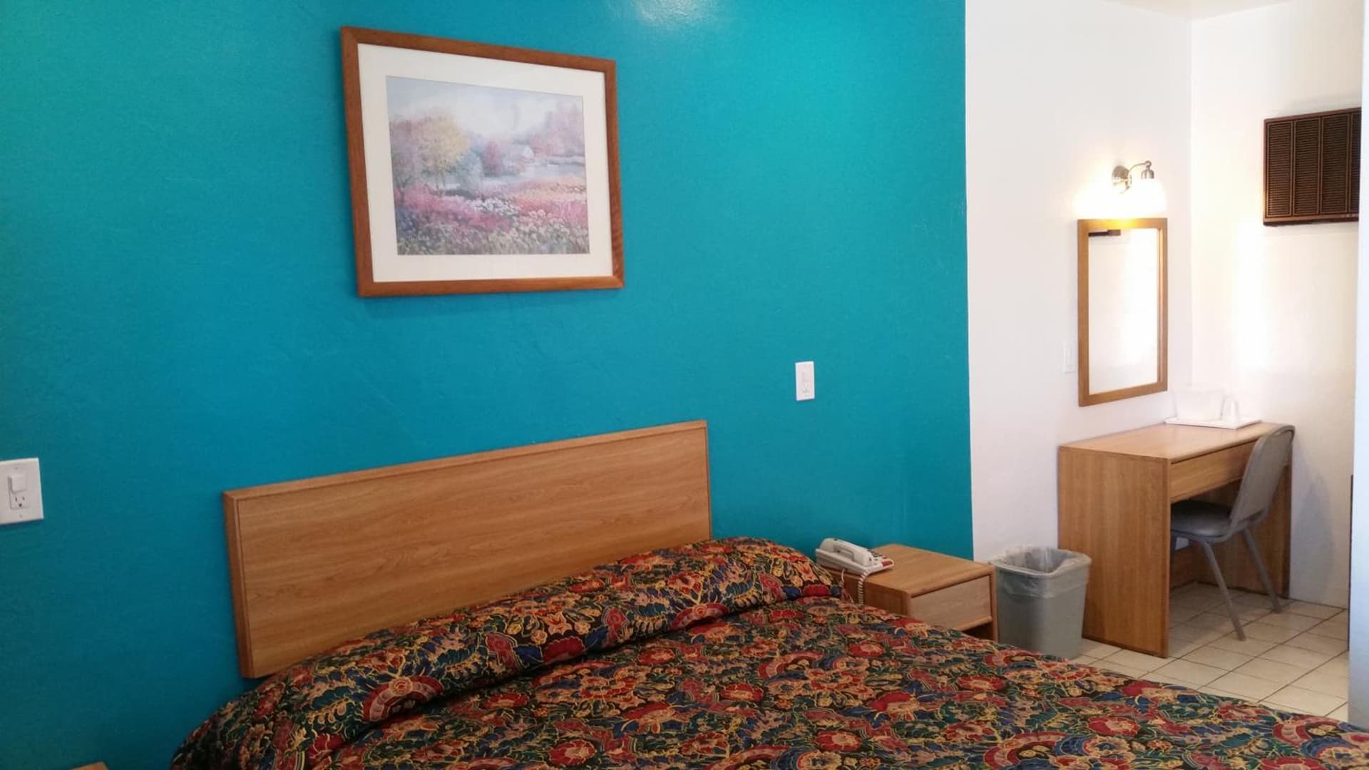 Economy Inn Motel interior in Sylmar, CA — gallery photo 2