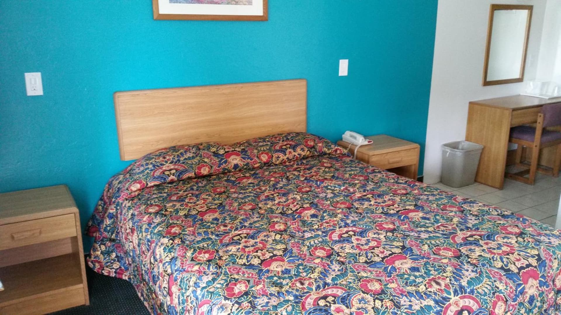 Economy Inn Motel property views in Sylmar, CA — gallery photo 3
