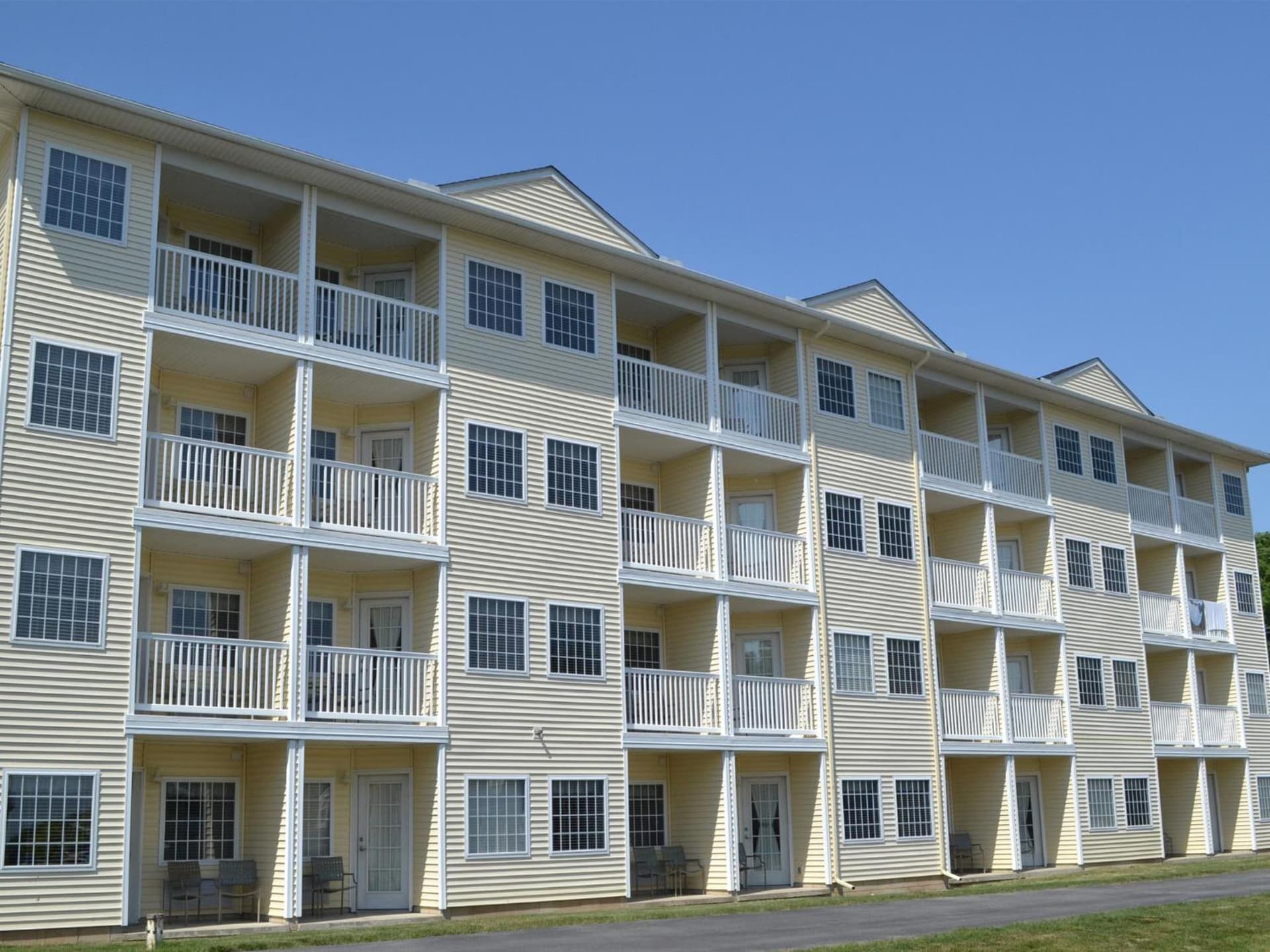 South Beach Resort Hotel featured exterior or lobby in Marblehead, OH — similar hotel