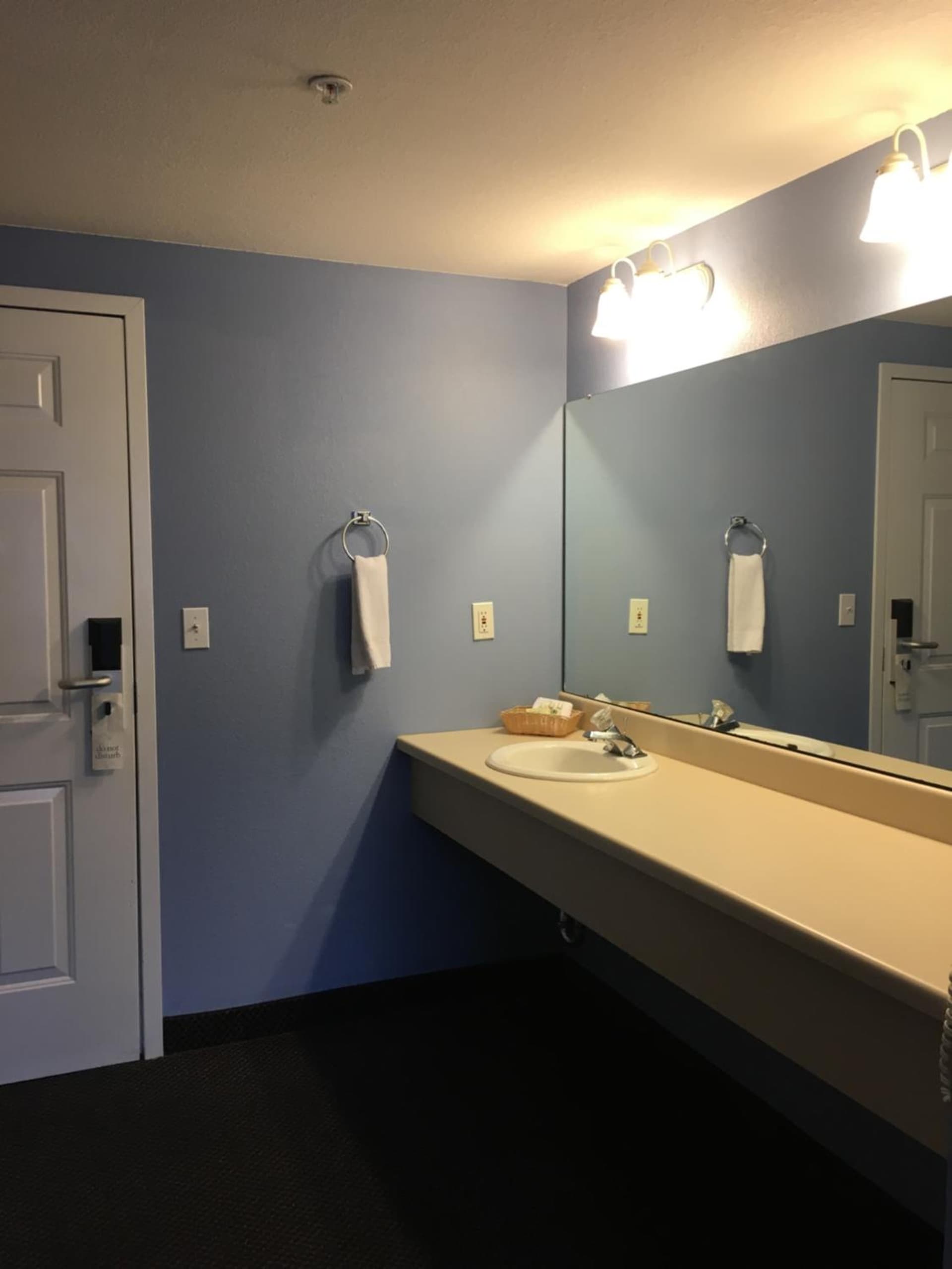 South Beach Resort Hotel gallery photo in Marblehead, OH — image 32