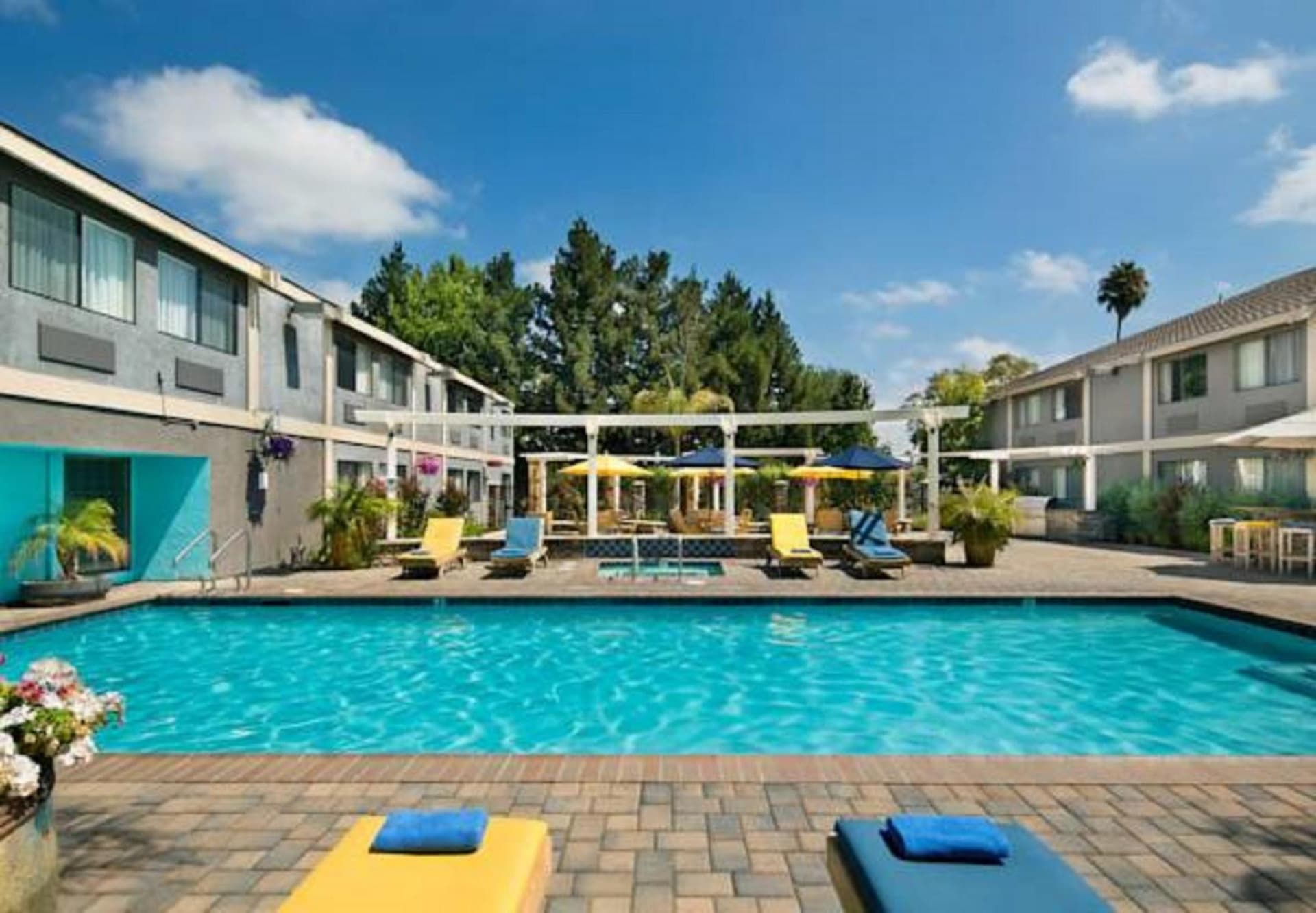 Maple Tree Inn interior in Sunnyvale, CA — gallery photo 2