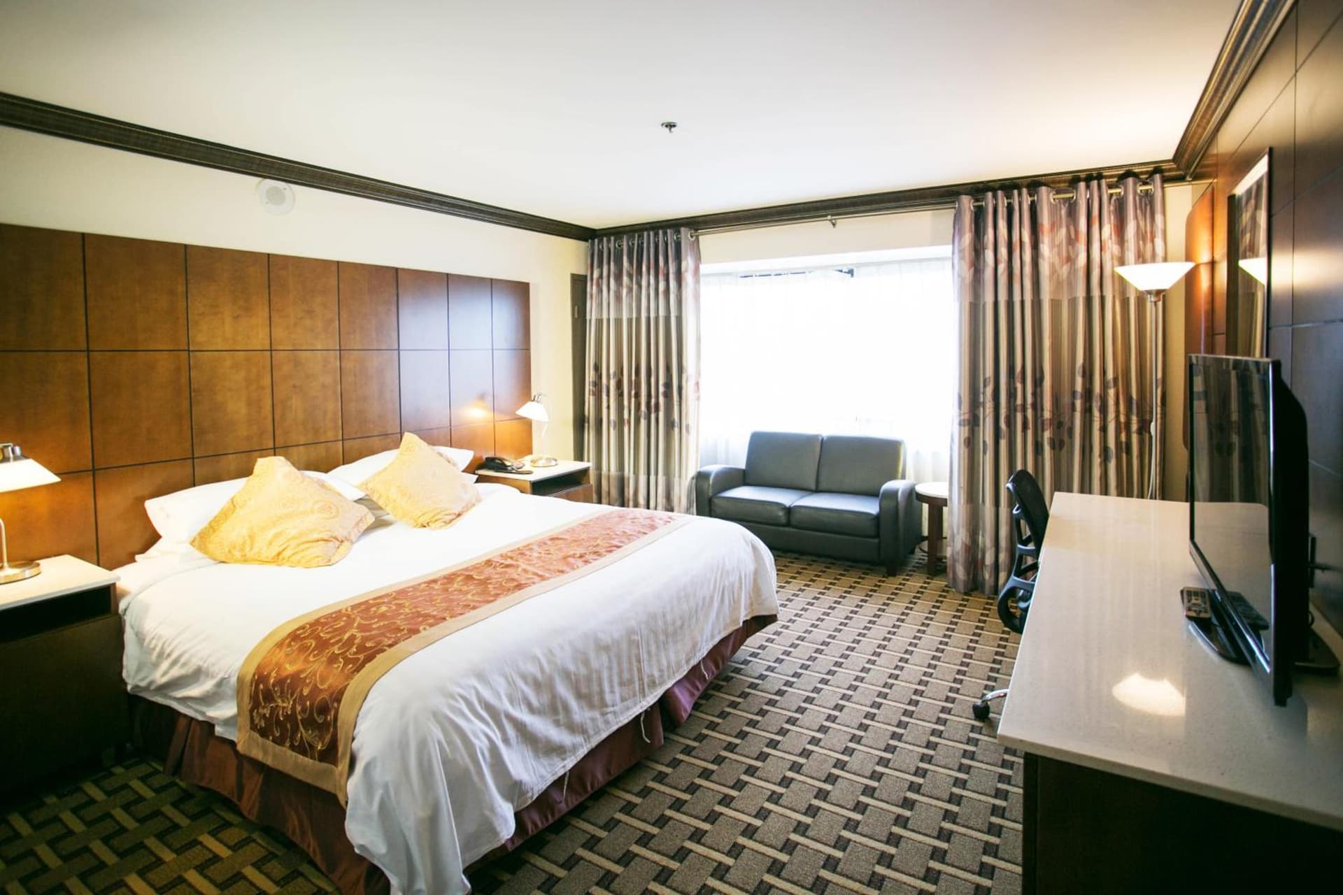 LA Crystal Hotel -Los Angeles-Long Beach Area gallery photo in Carson, CA — image 32
