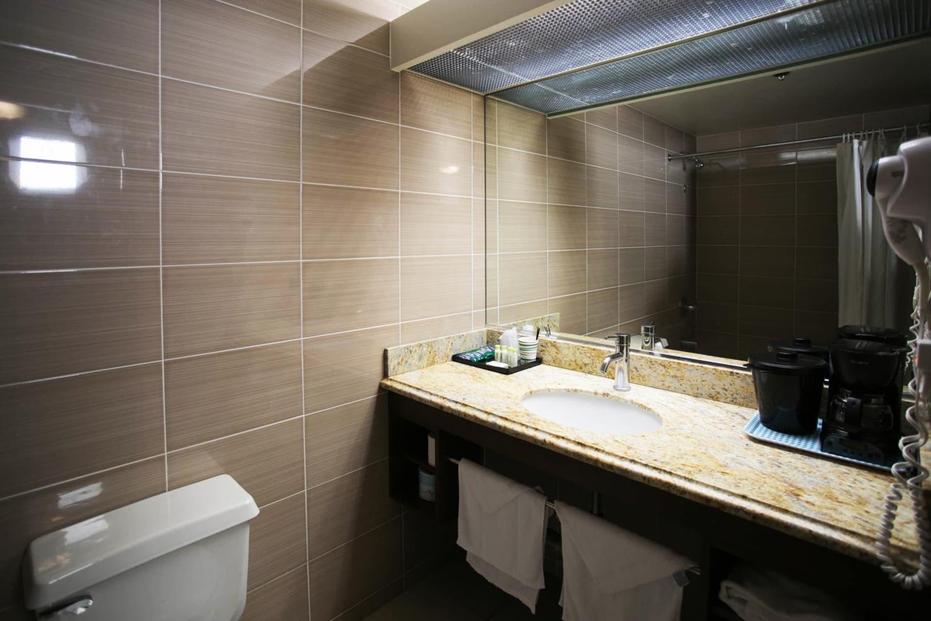 LA Crystal Hotel -Los Angeles-Long Beach Area gallery photo in Carson, CA — image 48
