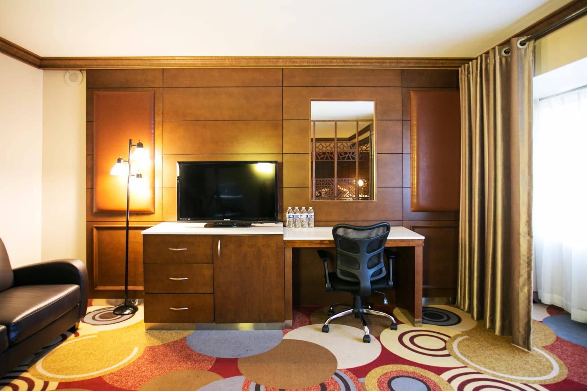 LA Crystal Hotel -Los Angeles-Long Beach Area gallery photo in Carson, CA — image 99