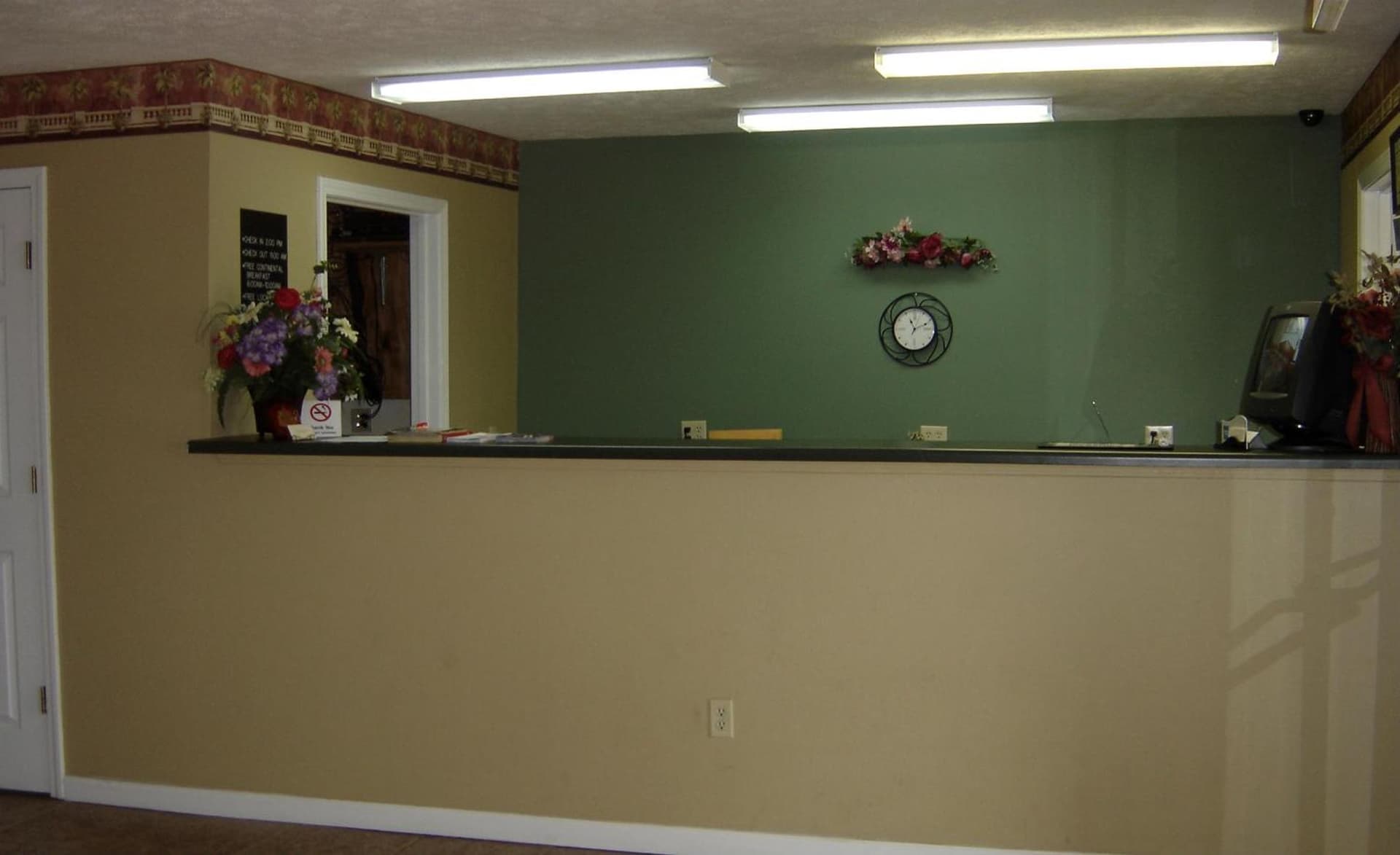 Homegate Inn interior in Louisville, MS — gallery photo 2