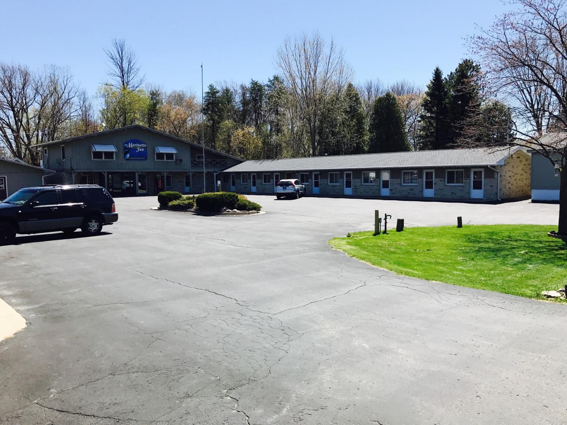 Marinette Inn featured exterior or lobby in Marinette, WI — similar hotel