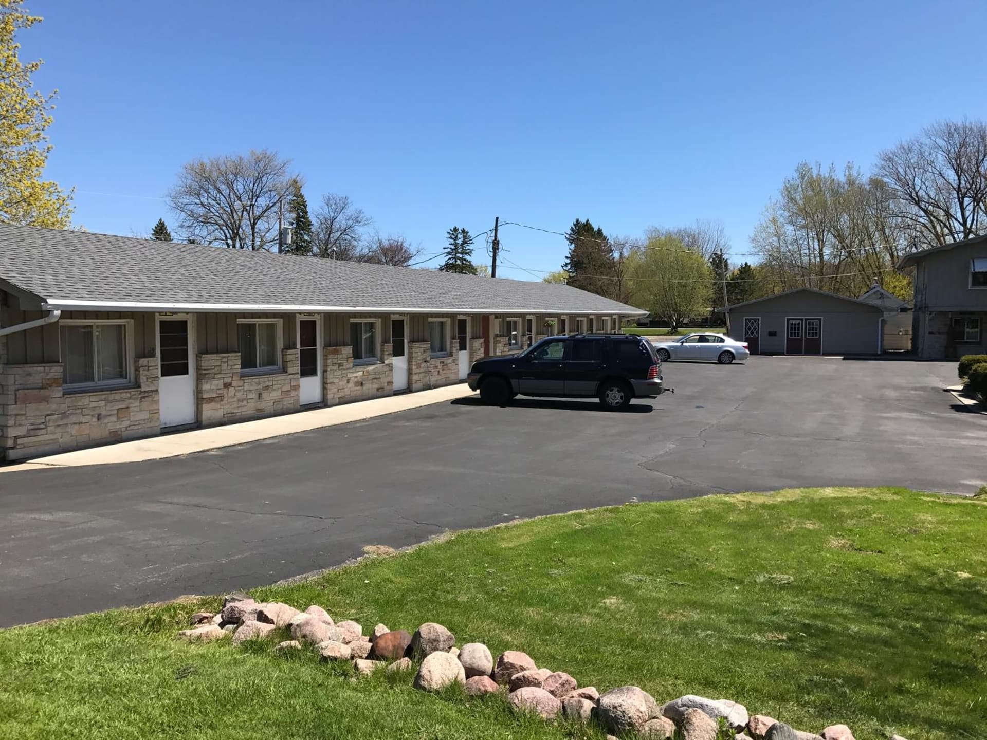Marinette Inn interior in Marinette, WI — gallery photo 2