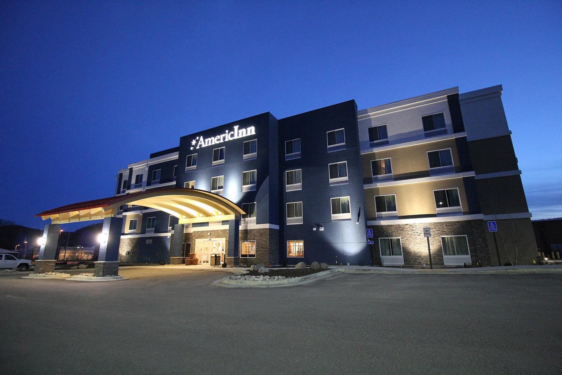 AmericInn by Wyndham Winona gallery photo in Winona, MN — image 55