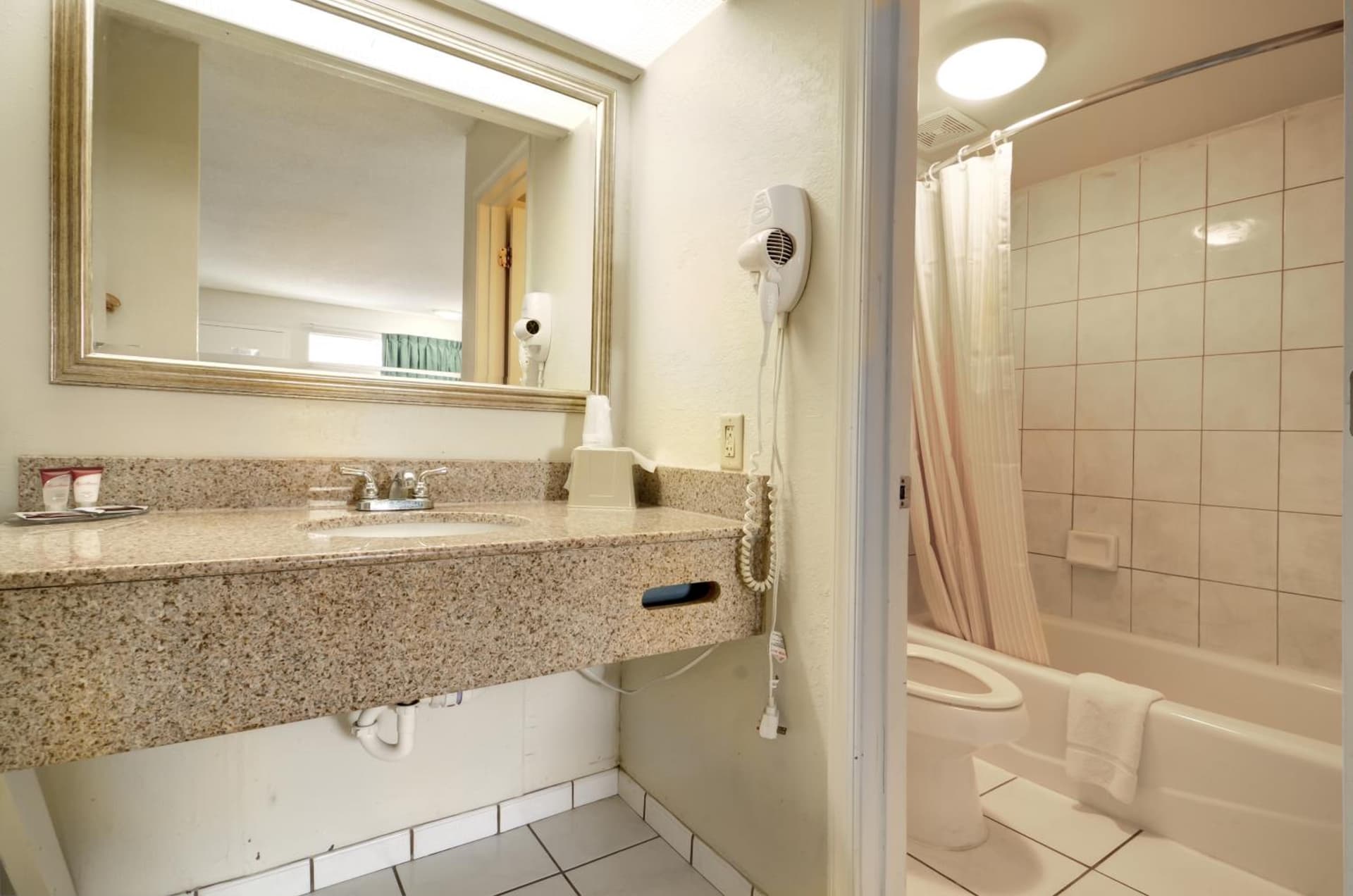 Key West Inn - Newport News gallery photo in Newport News, VA — image 10