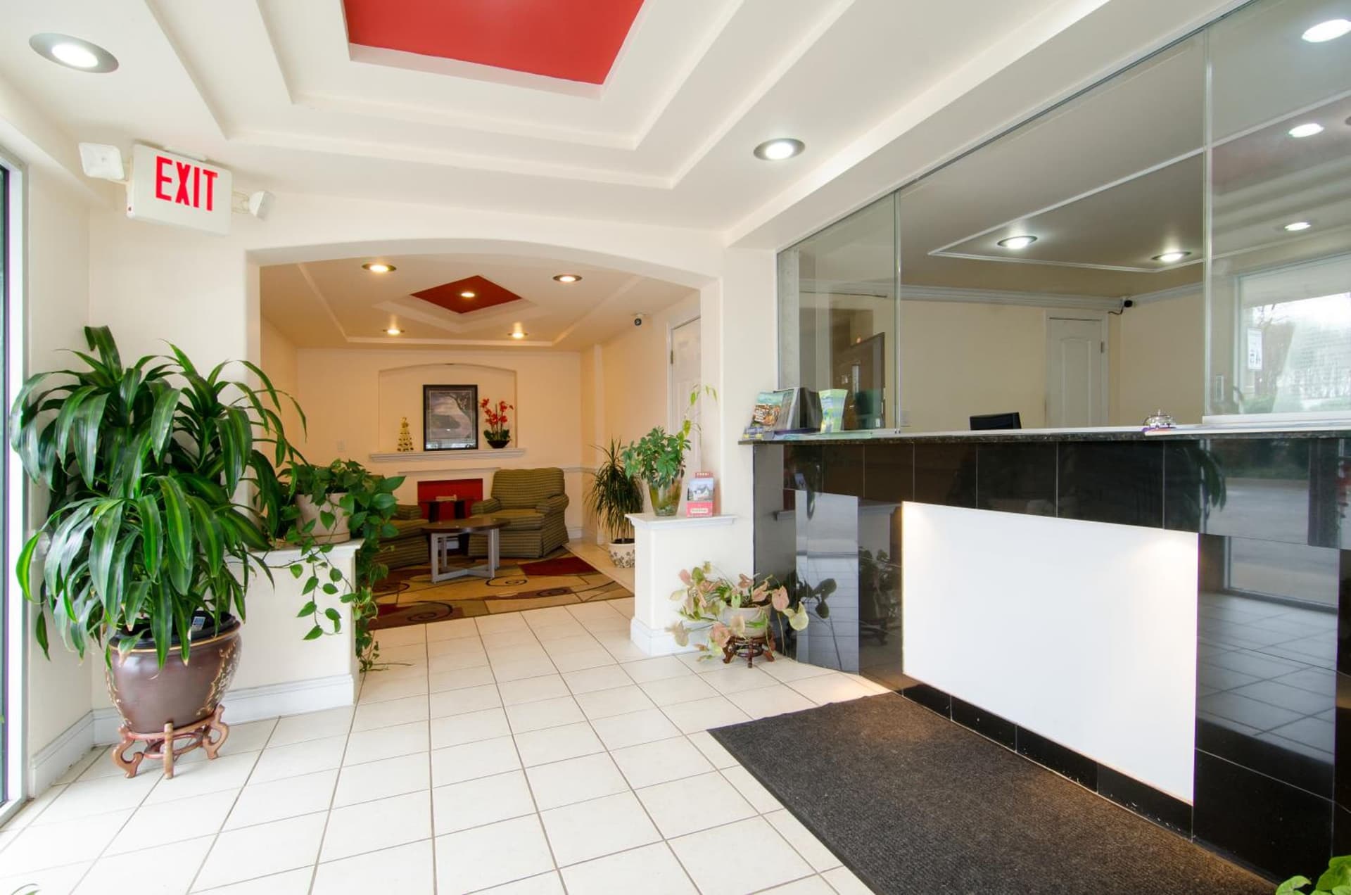 Key West Inn - Newport News interior in Newport News, VA — gallery photo 2