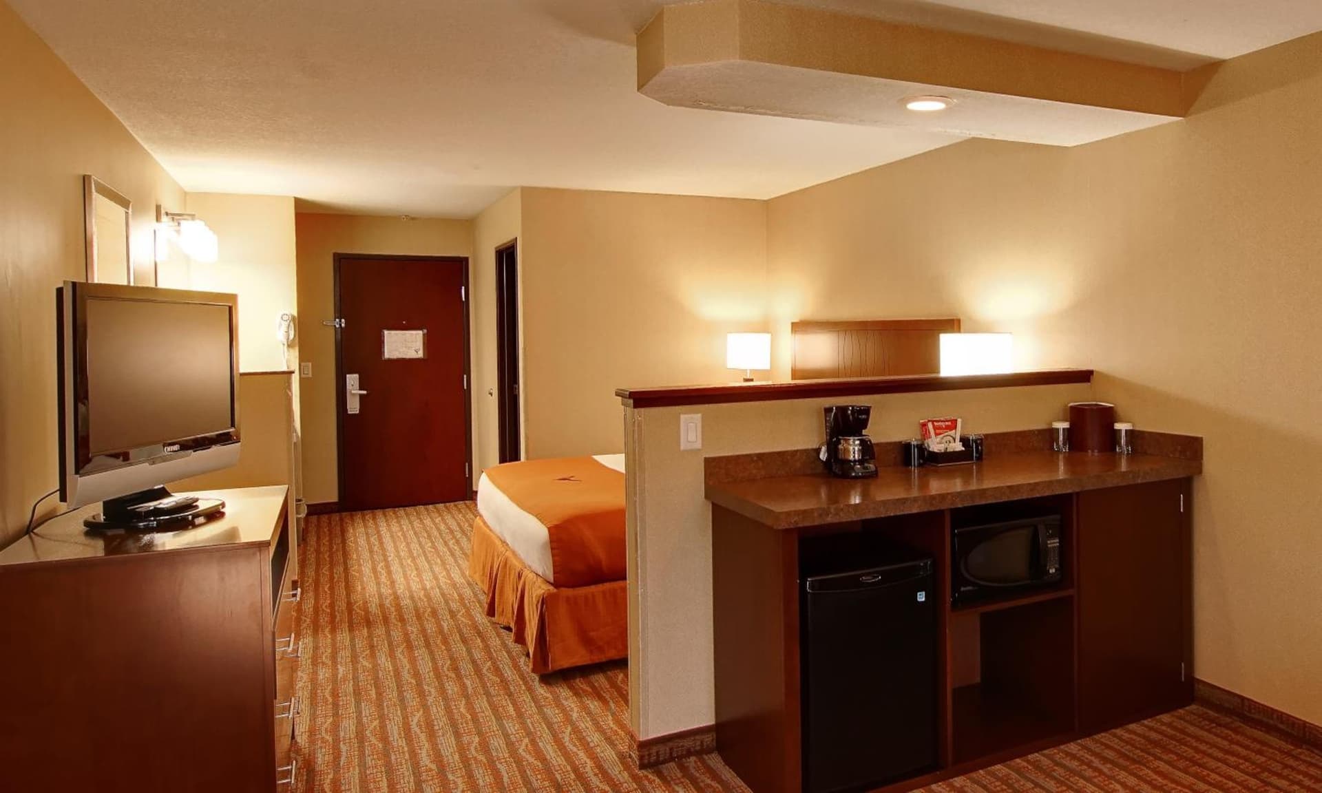 Phoenix Inn Suites Albany interior in Albany, OR — gallery photo 2