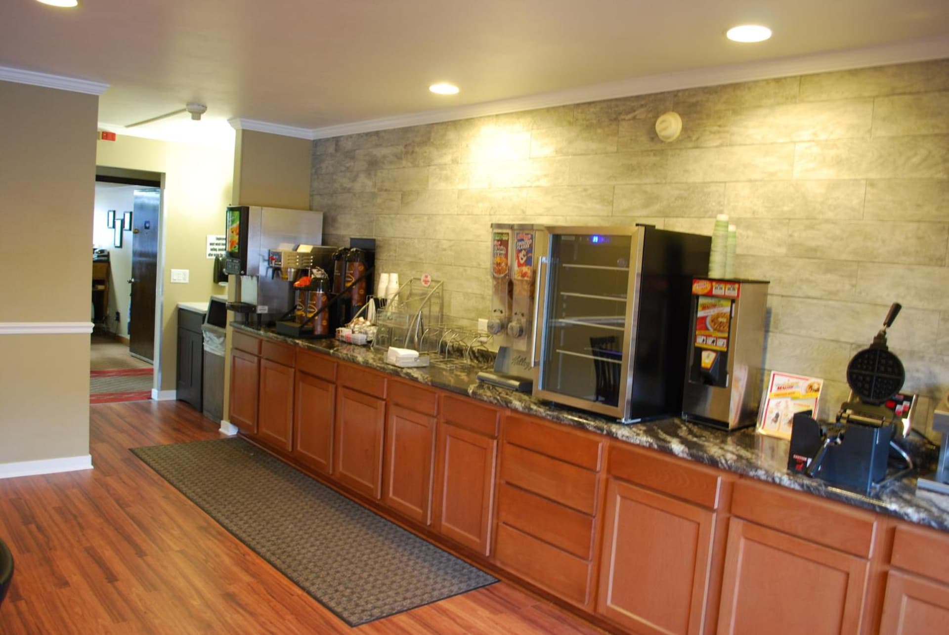Super 8 by Wyndham Eau Claire WI gallery photo in Eau Claire, WI — image 28