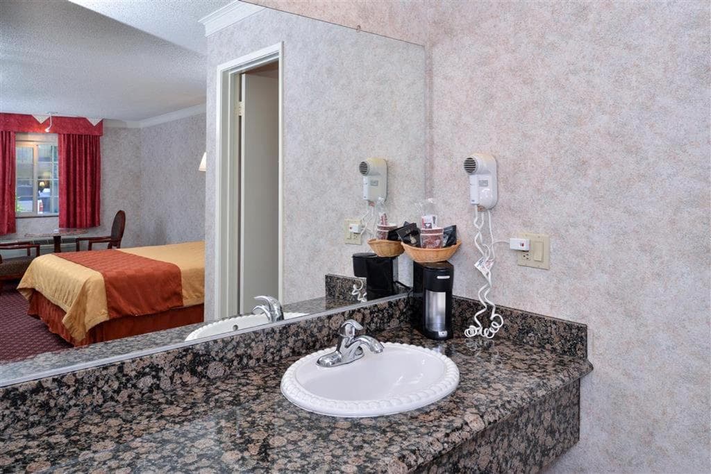 Americas Best Value Inn & Suites - Fontana gallery photo in Fontana, CA — image 5