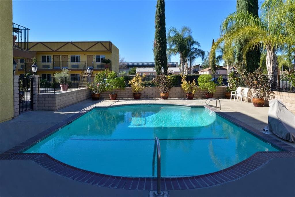 Americas Best Value Inn & Suites - Fontana gallery photo in Fontana, CA — image 7