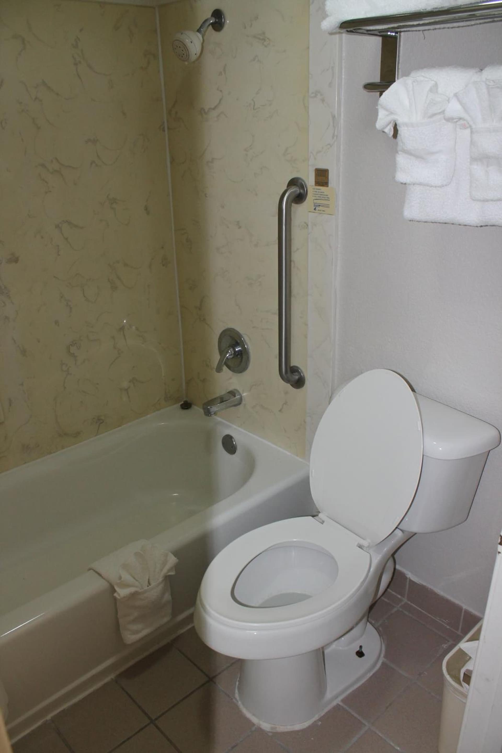 Quality Inn & Suites Port Arthur - Nederland gallery photo in Port Arthur, TX — image 12