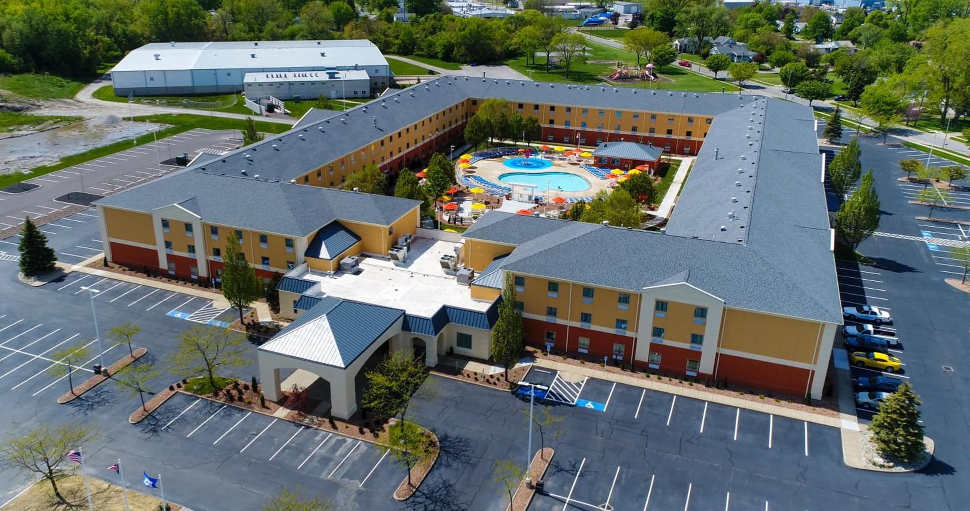 Cedar Point's Express Hotel interior in Sandusky, OH — gallery photo 2