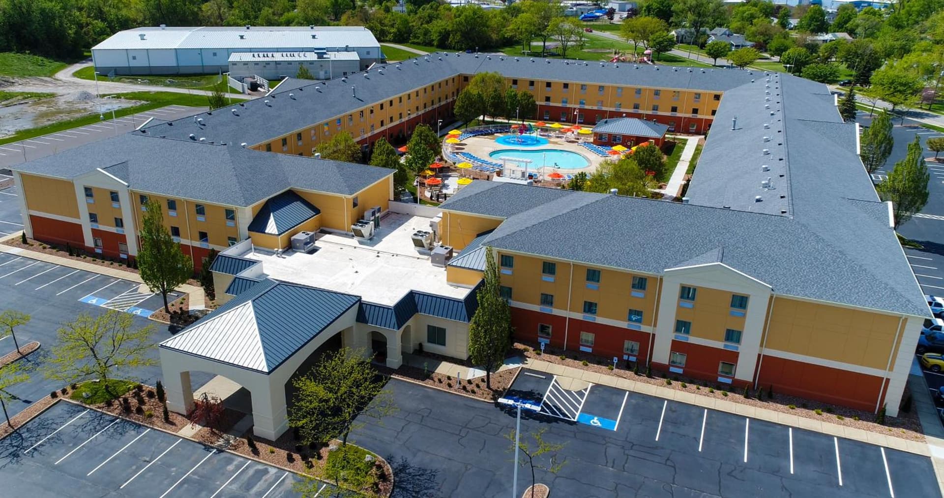 Cedar Point's Express Hotel property views in Sandusky, OH — gallery photo 3