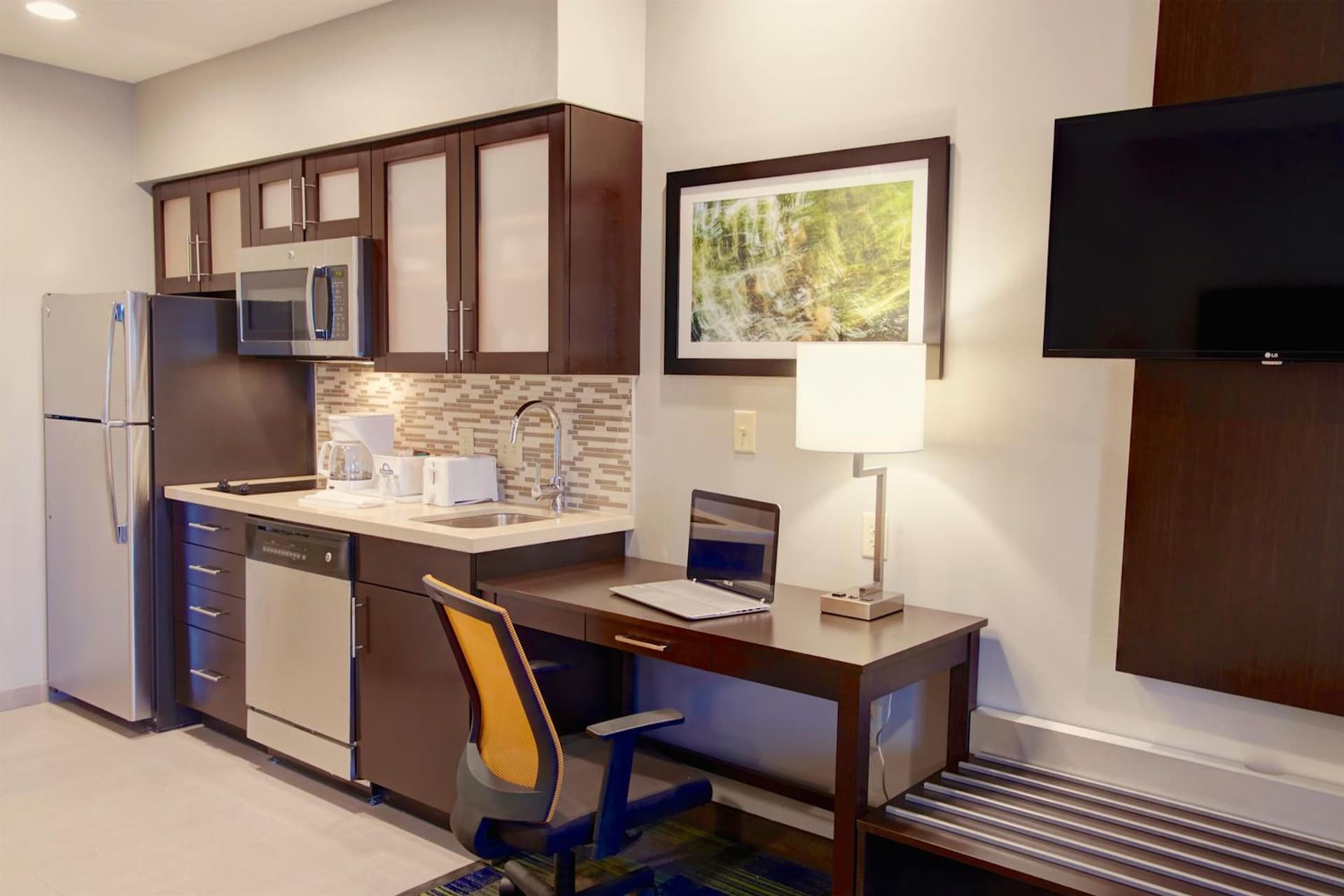 Days Inn & Suites by Wyndham Port Arthur gallery photo in Port Arthur, TX — image 12