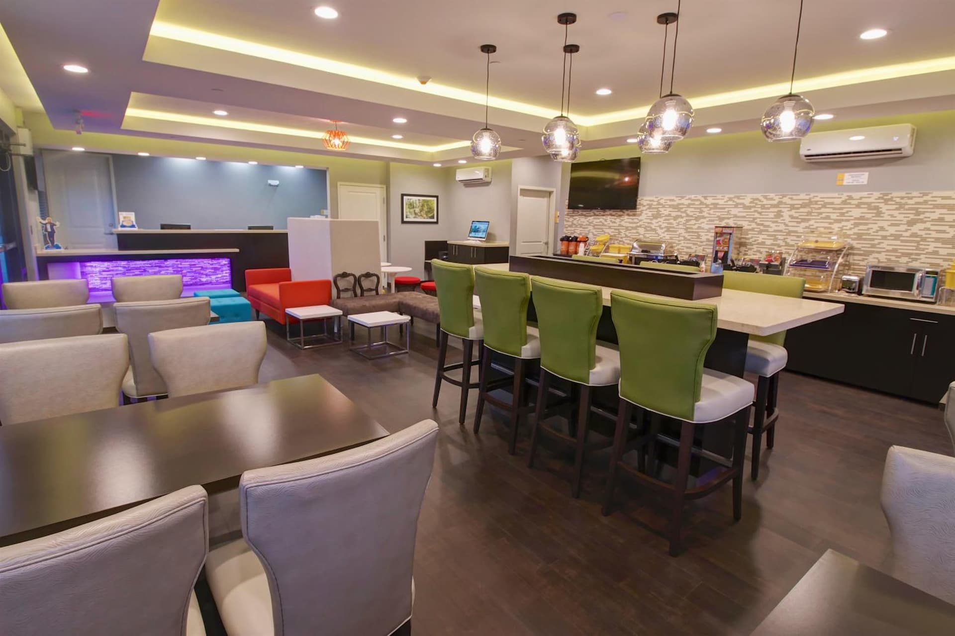 Days Inn & Suites by Wyndham Port Arthur gallery photo in Port Arthur, TX — image 19