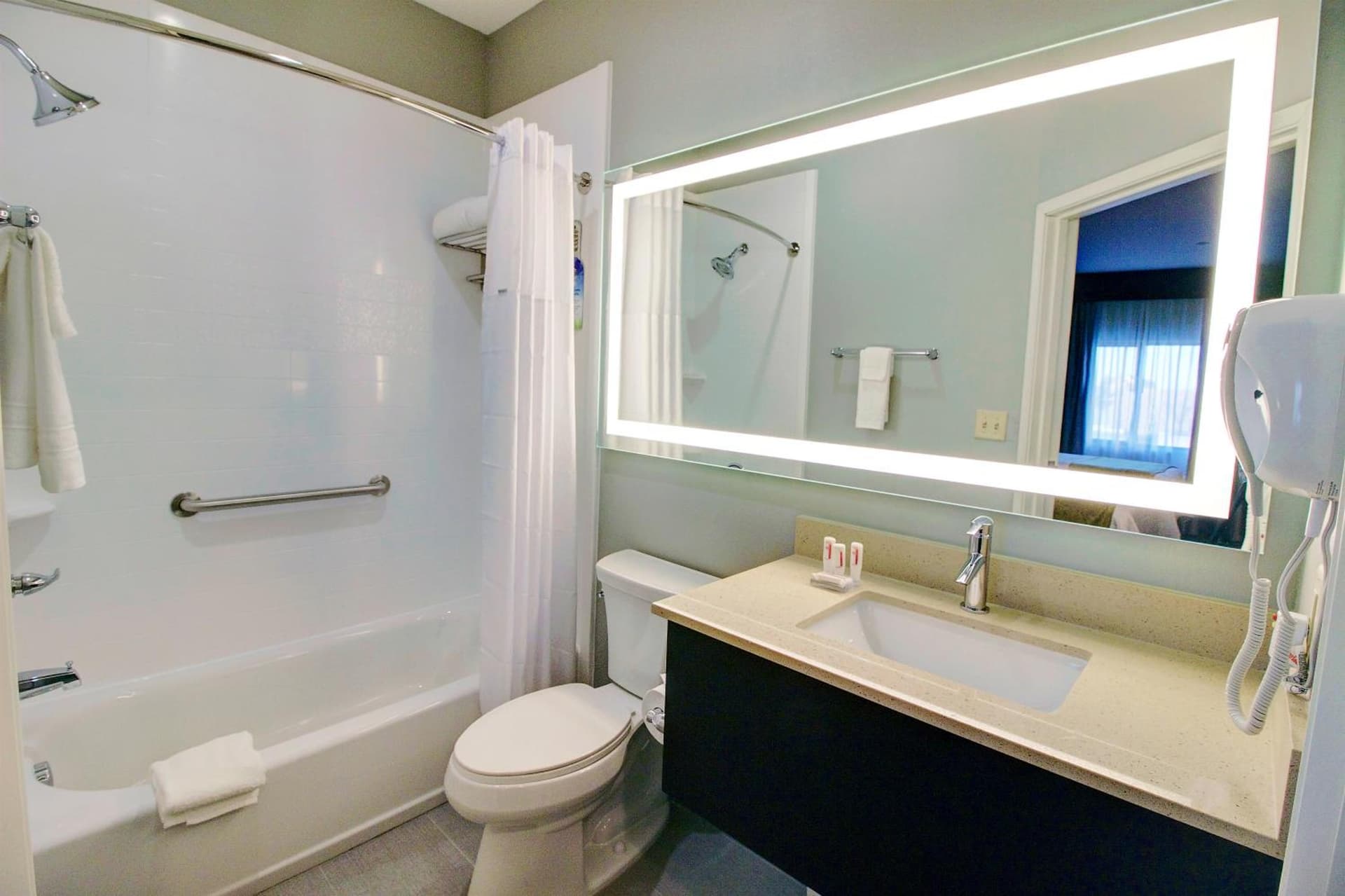 Days Inn & Suites by Wyndham Port Arthur gallery photo in Port Arthur, TX — image 22