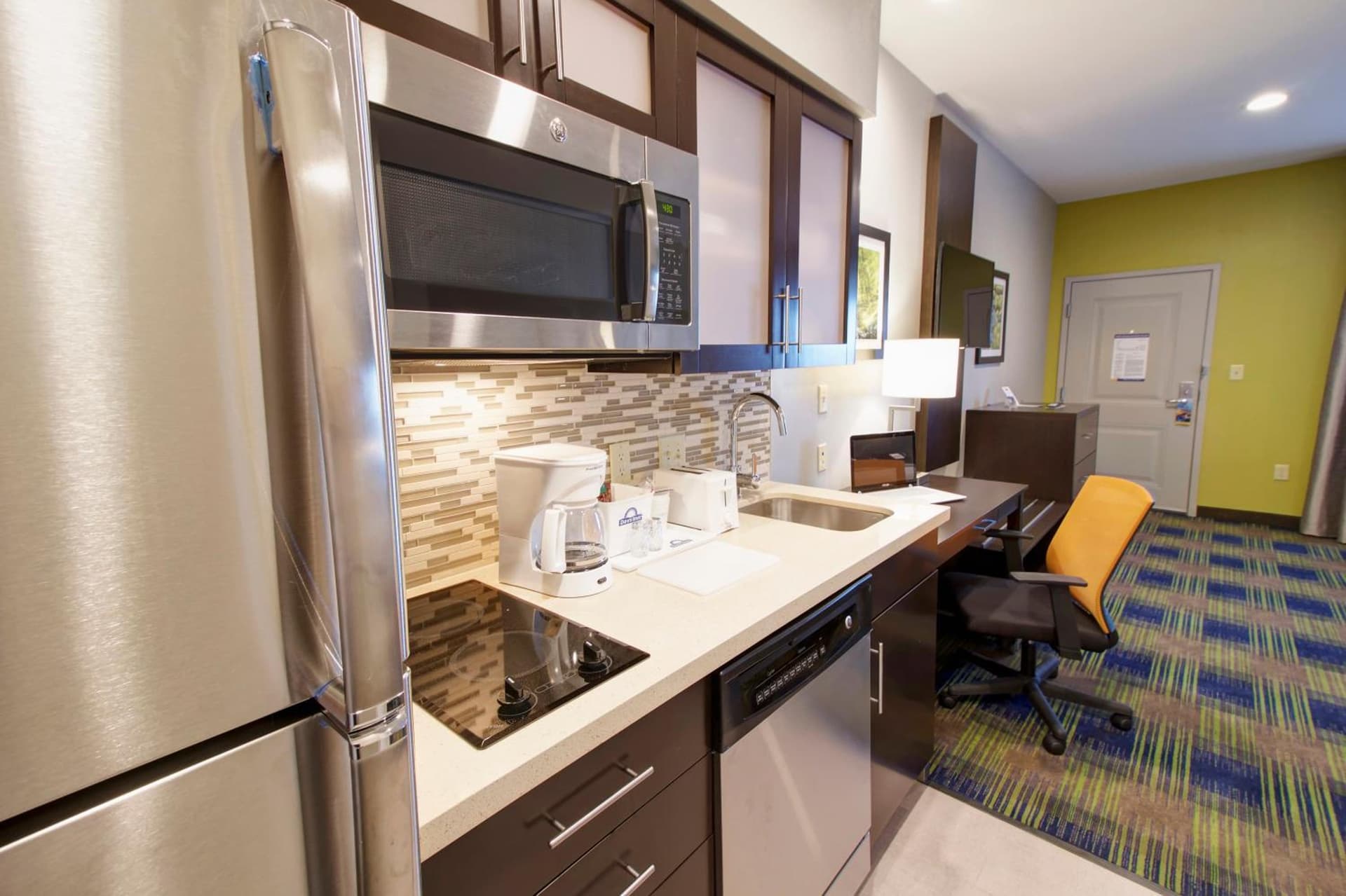 Days Inn & Suites by Wyndham Port Arthur gallery photo in Port Arthur, TX — image 16