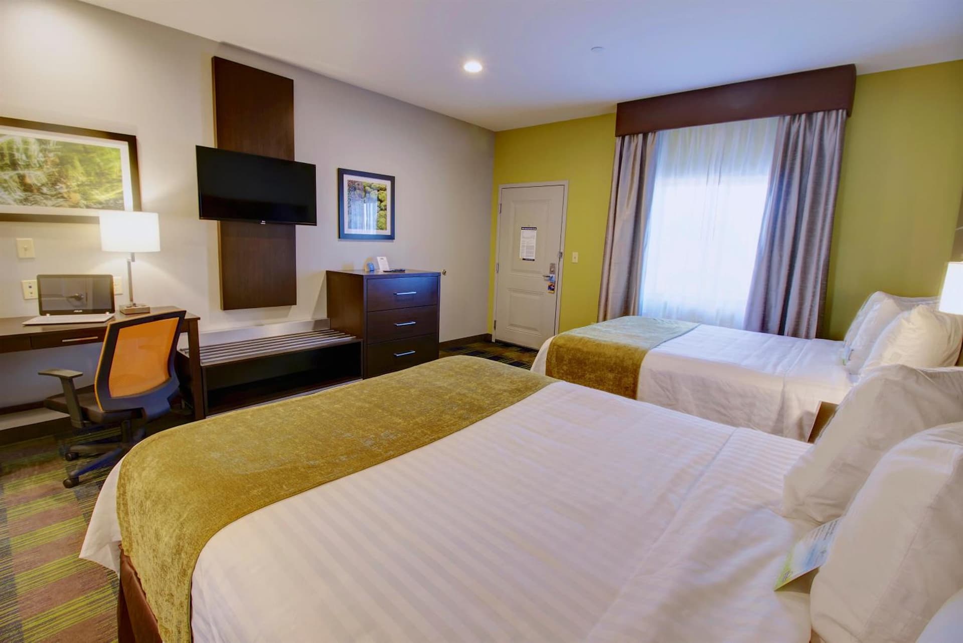 Days Inn & Suites by Wyndham Port Arthur interior in Port Arthur, TX — gallery photo 2