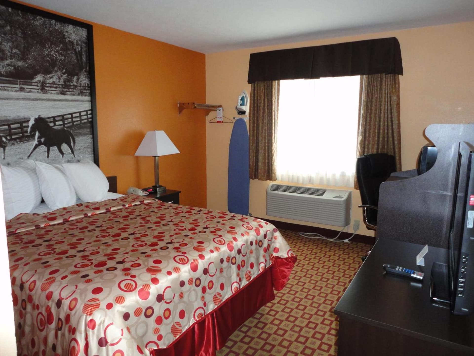 Super 8 South by Wyndham gallery photo in Bowling Green, KY — image 7