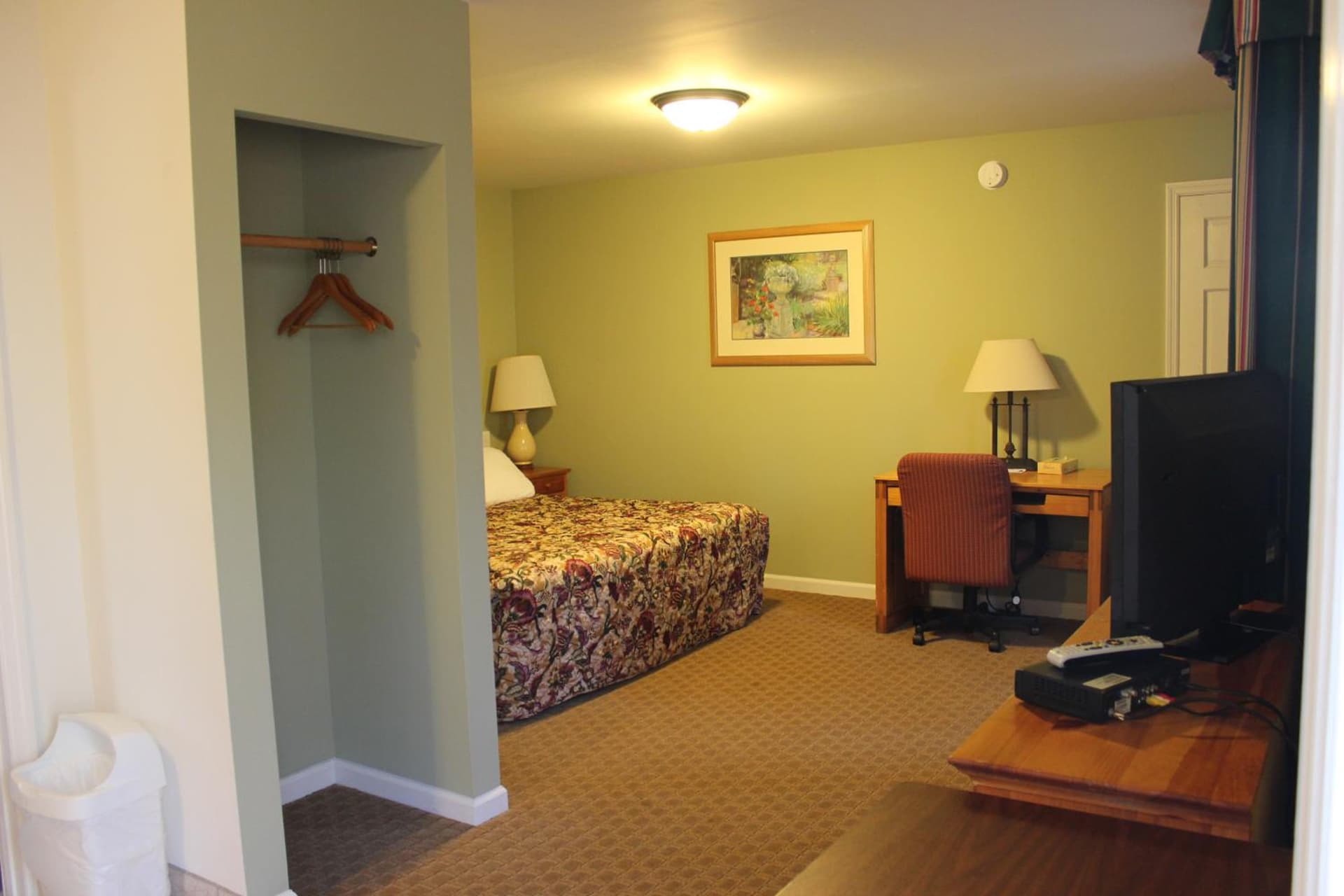 Heidi's Inn interior in Brewster, NY — gallery photo 2