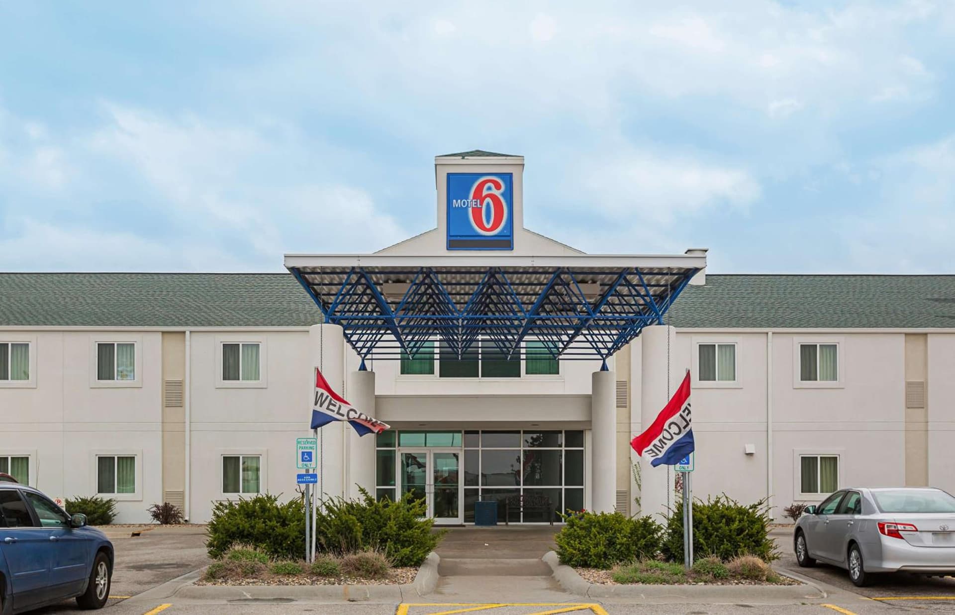 Motel 6-Grand Island, NE featured exterior or lobby in Doniphan, NE — similar hotel