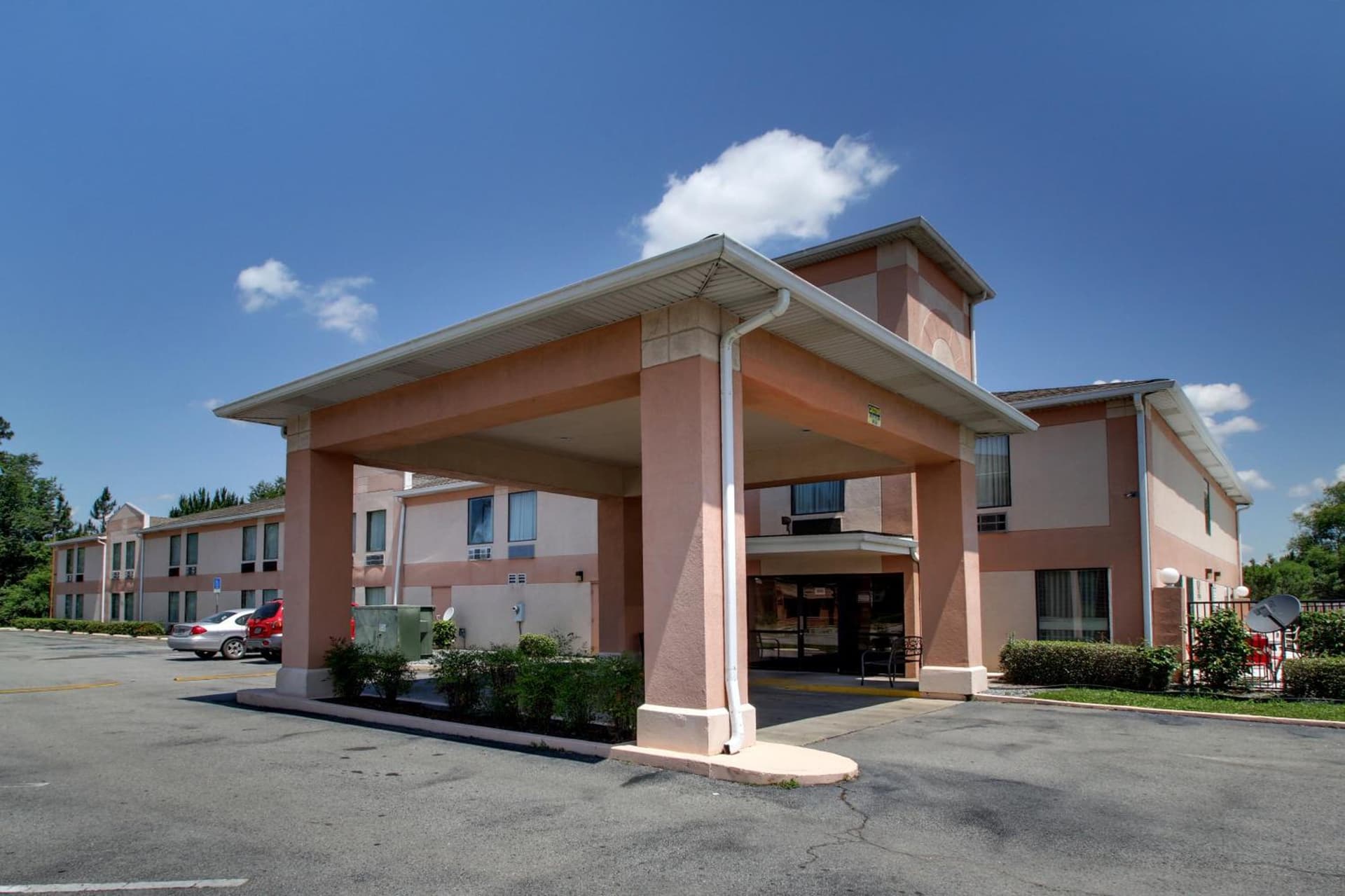 YurZzz Inn featured exterior or lobby in Baxley, GA — similar hotel