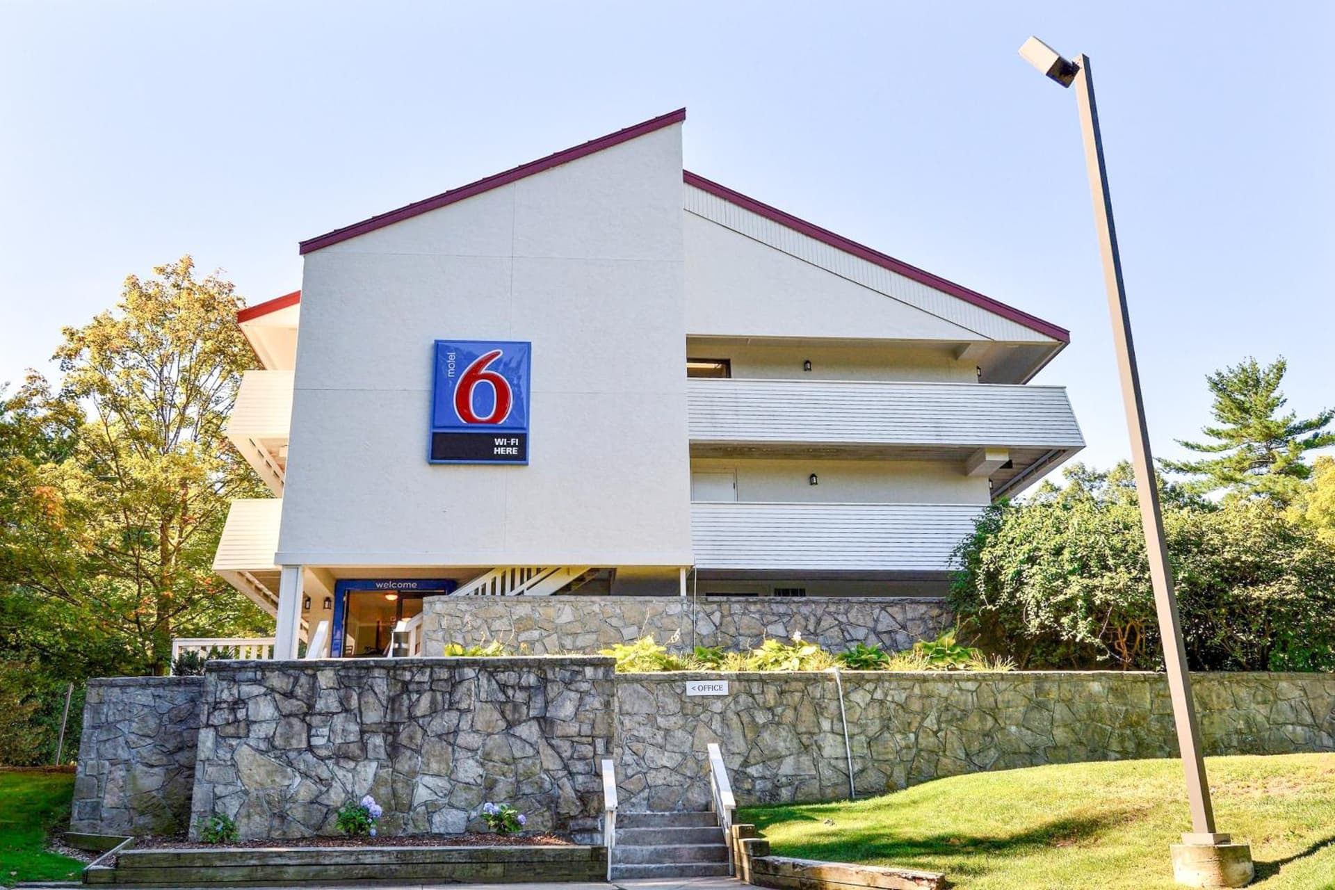 Motel 6-Nashua, NH - South gallery photo in Nashua, NH — image 35