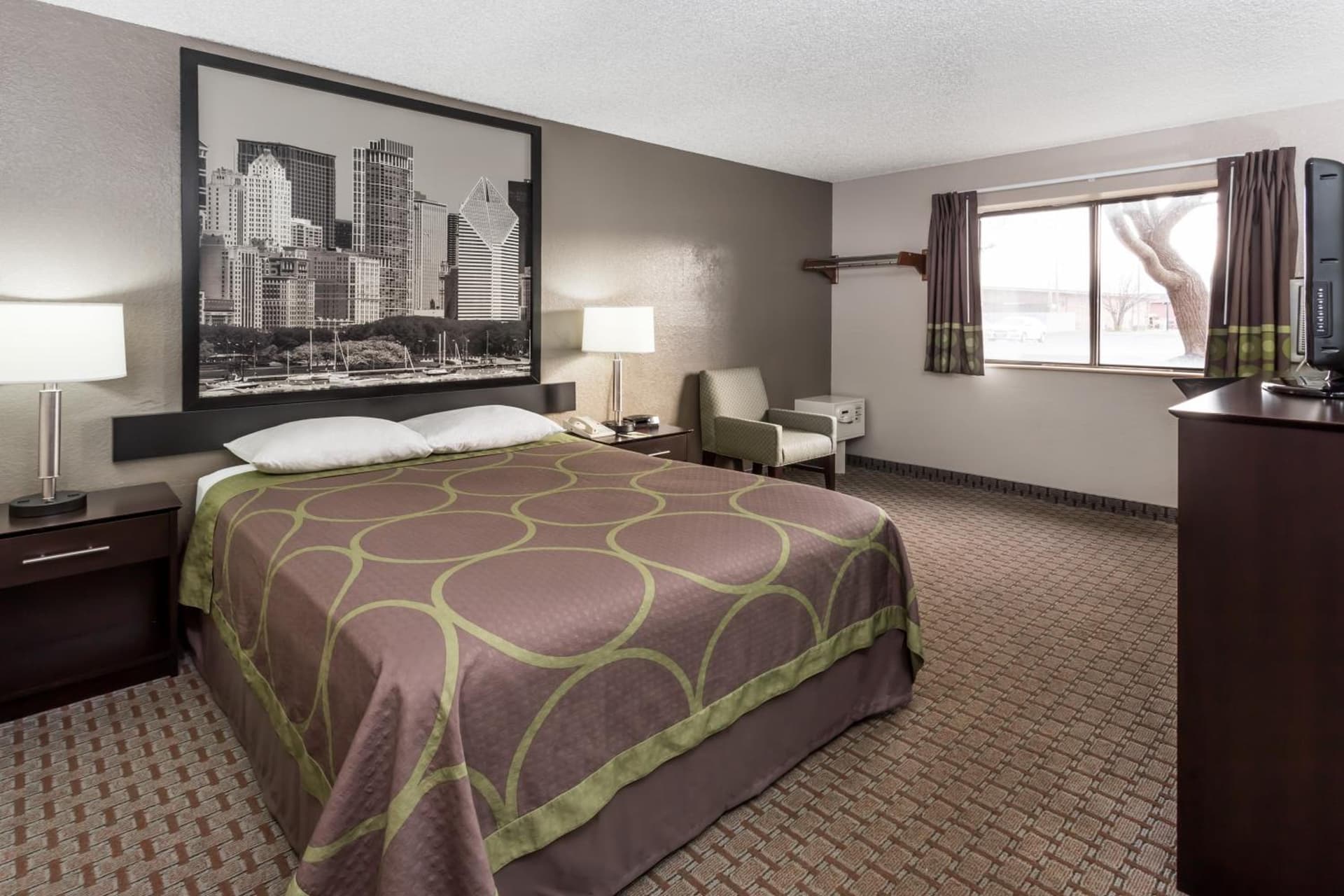 Super 8 by Wyndham Mundelein/Libertyville Area interior in Mundelein, IL — gallery photo 2