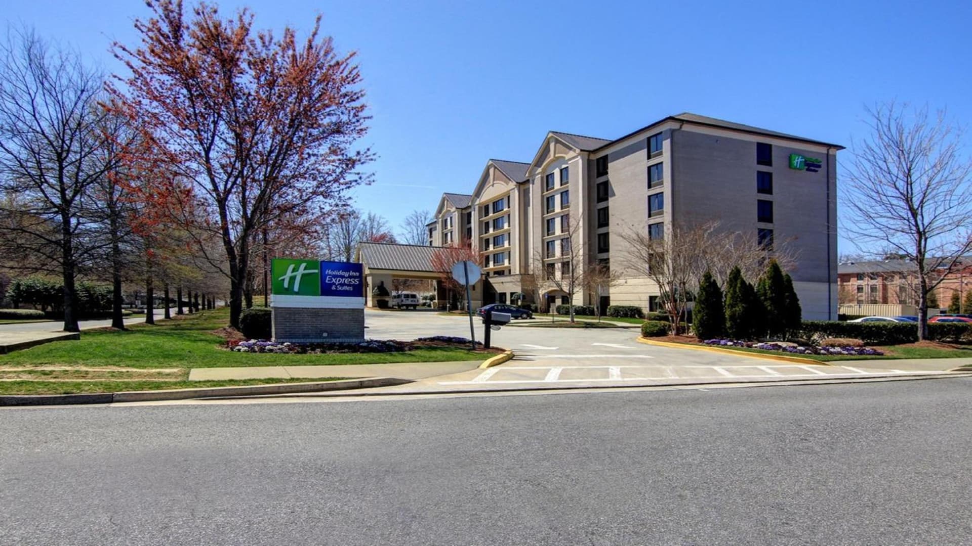 Holiday Inn Express & Suites Alpharetta by IHG interior in Alpharetta, GA — gallery photo 2