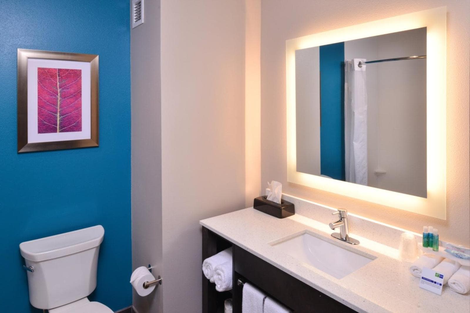 Holiday Inn Express and Suites Bryant - Benton Area by IHG interior in Bryant, AR — gallery photo 2