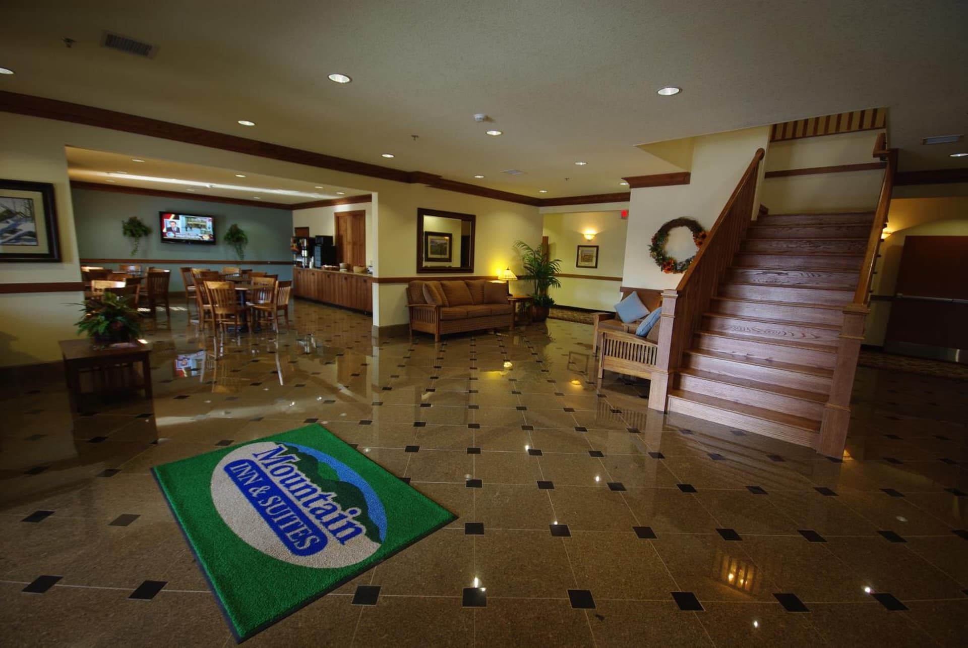 Mountain Inn & Suites Airport - Hendersonville interior in Hendersonville, NC — gallery photo 2