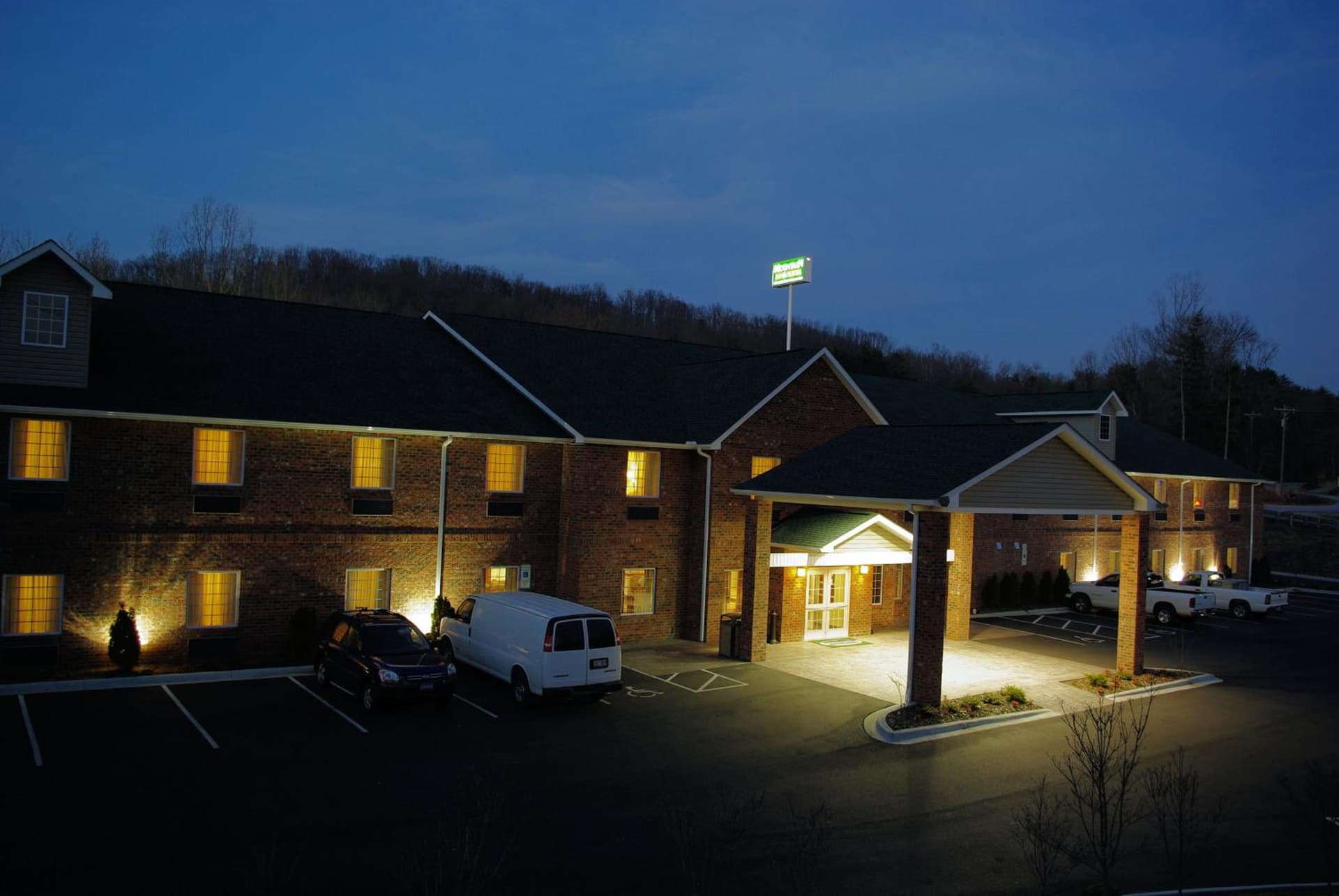 Mountain Inn & Suites Airport - Hendersonville property views in Hendersonville, NC — gallery photo 3