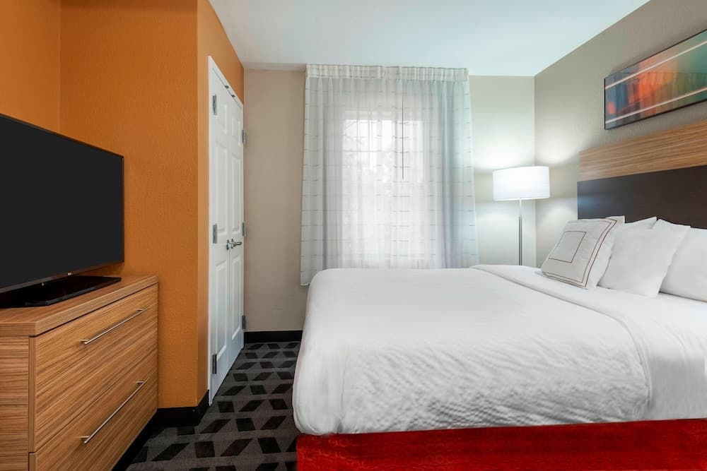 TownePlace Suites by Marriott Savannah Midtown property views in Savannah, GA — gallery photo 3