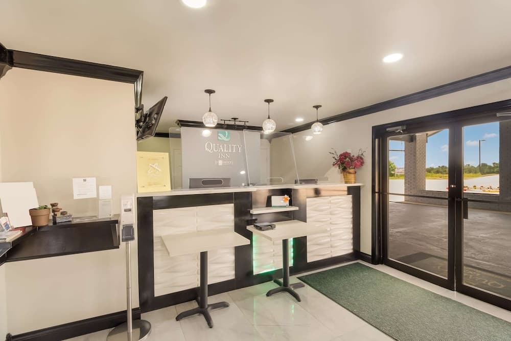 Quality Inn Madisonville featured exterior or lobby in Madisonville, TX — similar hotel