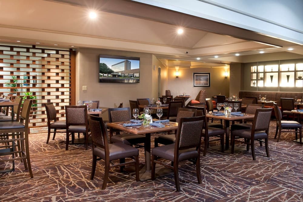 DoubleTree by Hilton Hotel Lafayette gallery photo in Lafayette, LA — image 8